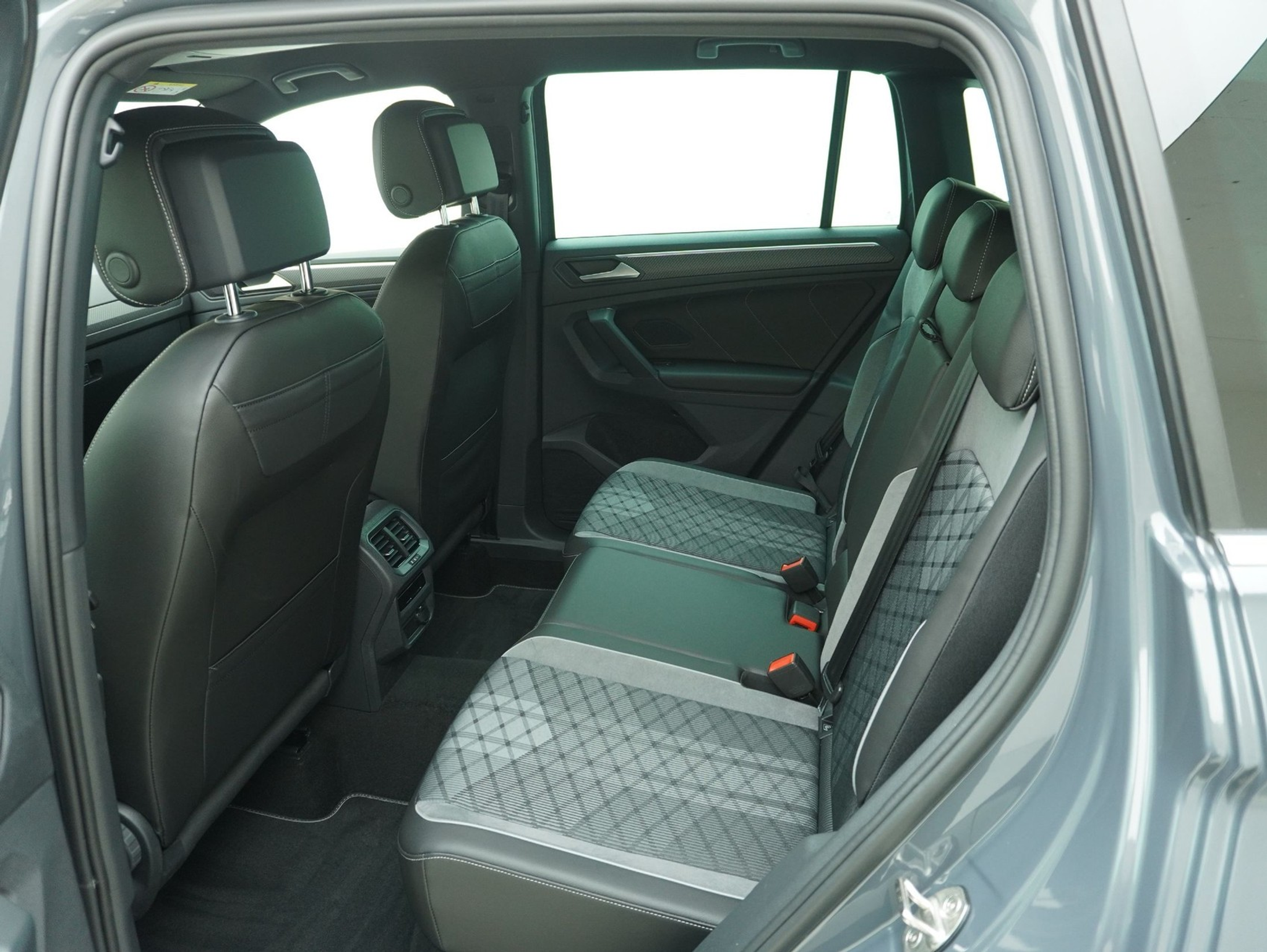 listing desktop thumbnail image 9