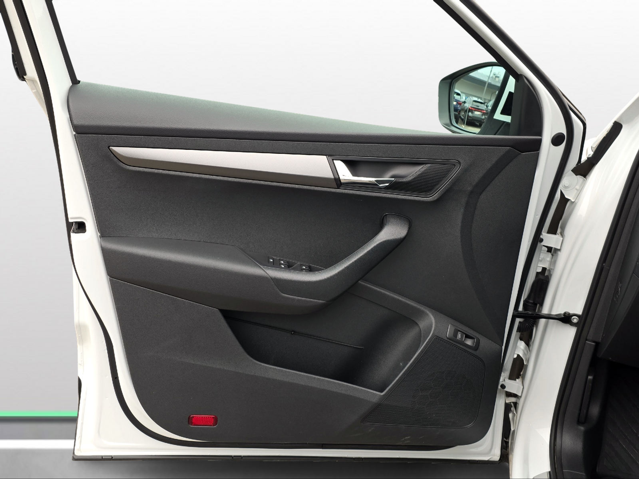 listing desktop thumbnail image 9