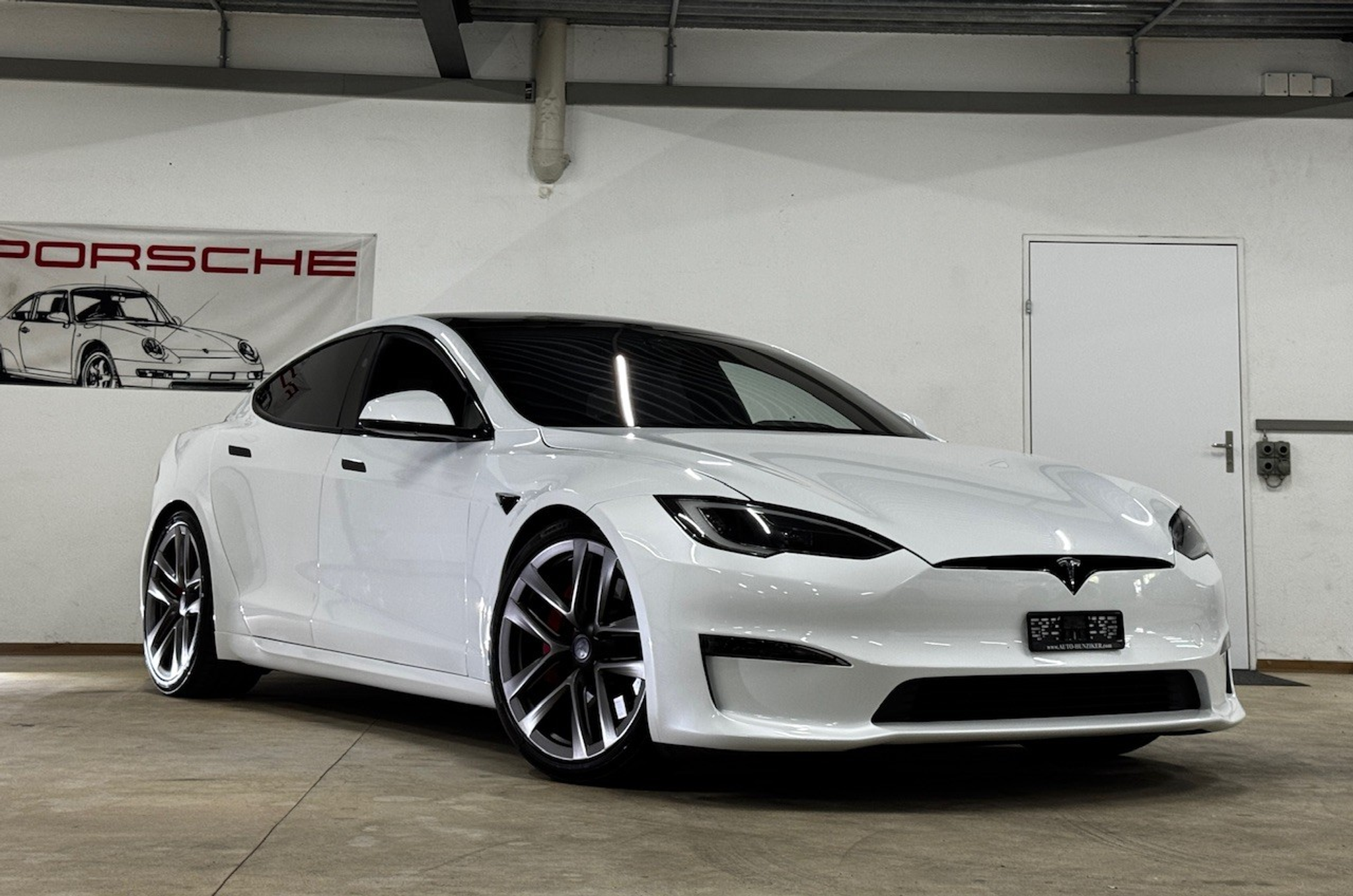 listing desktop thumbnail image 3