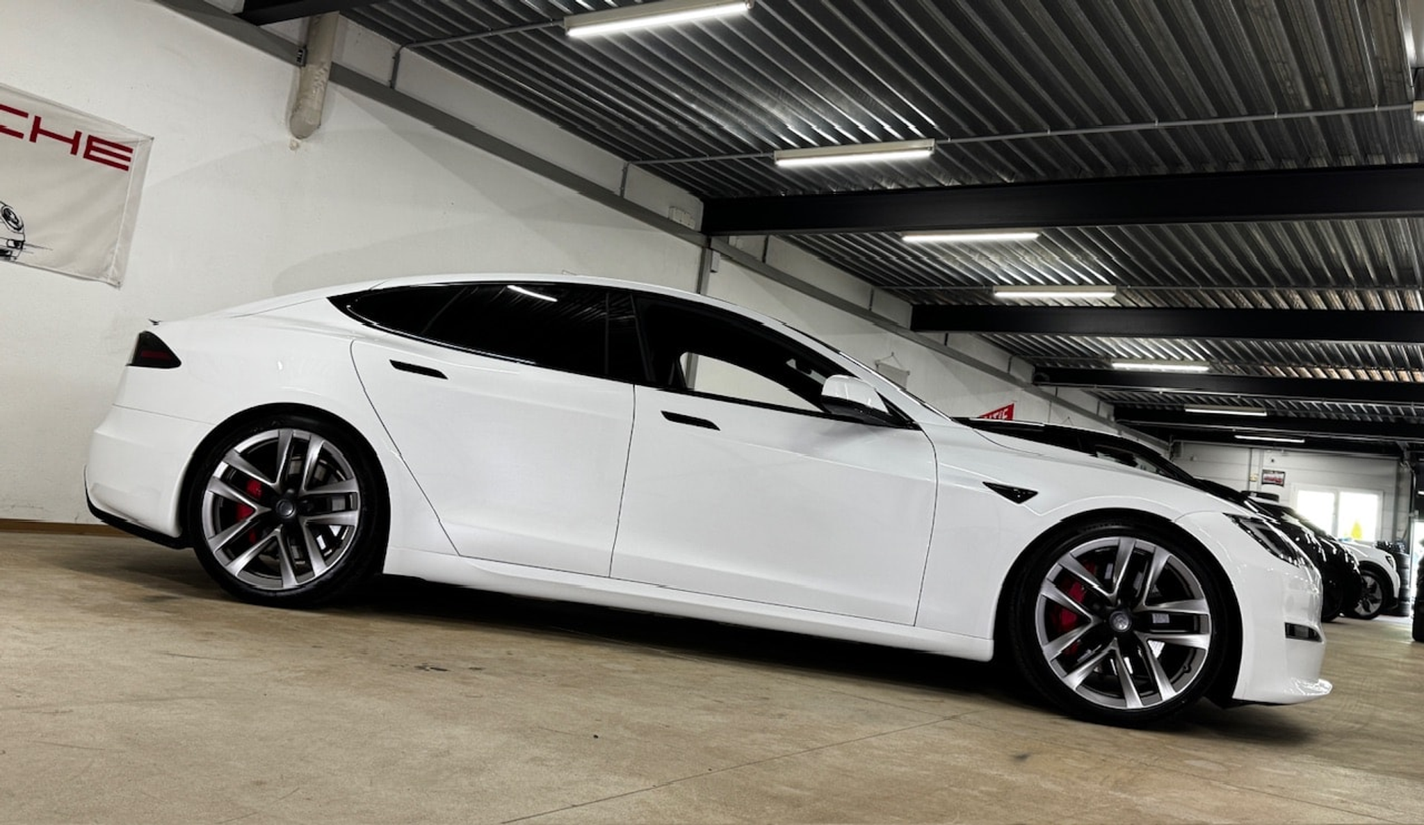 listing desktop thumbnail image 4