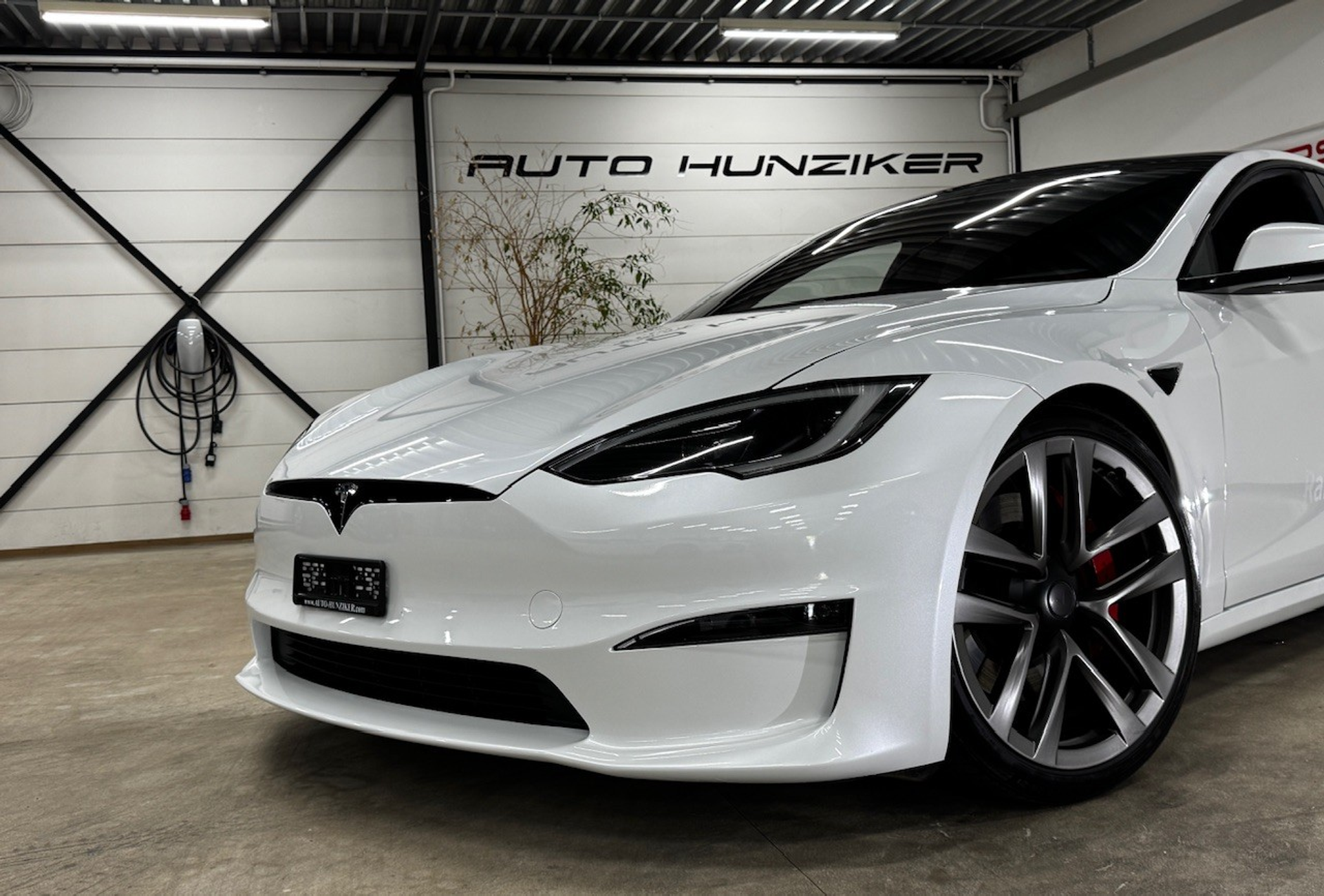 listing desktop thumbnail image 2