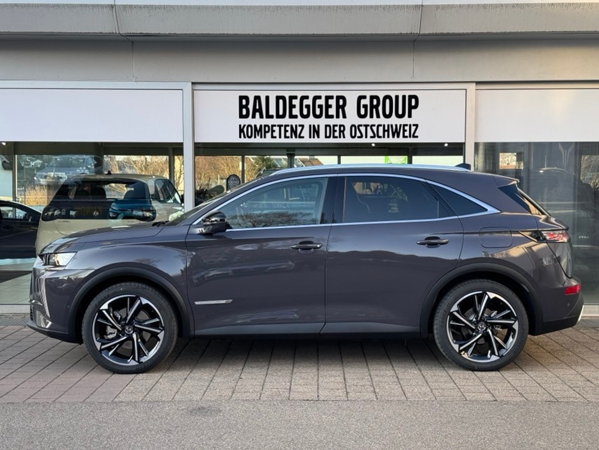 listing desktop thumbnail image 6