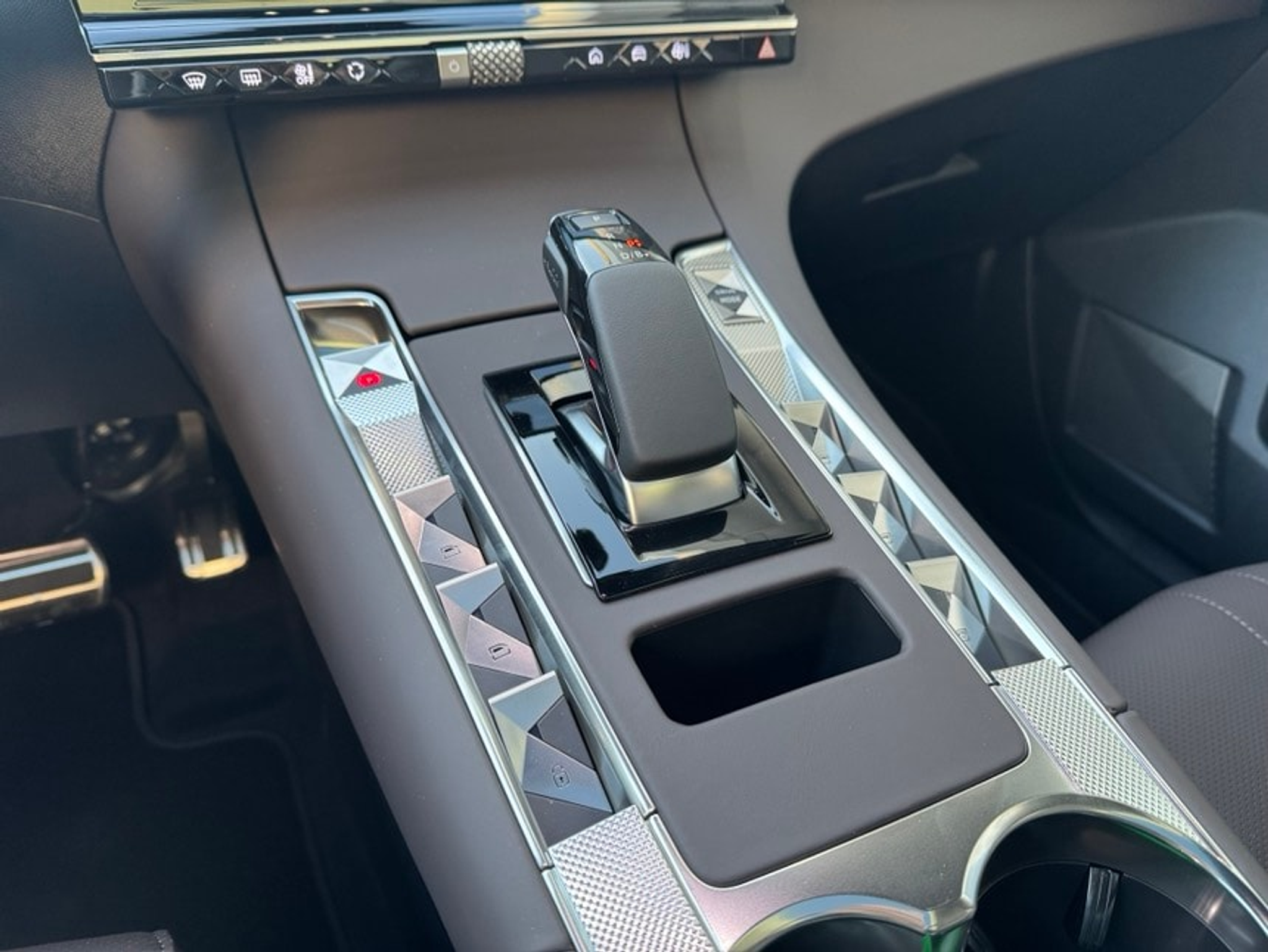 listing desktop thumbnail image 13