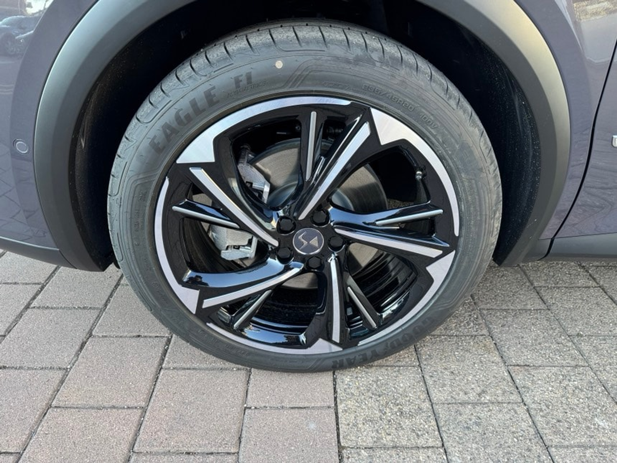 listing desktop thumbnail image 9