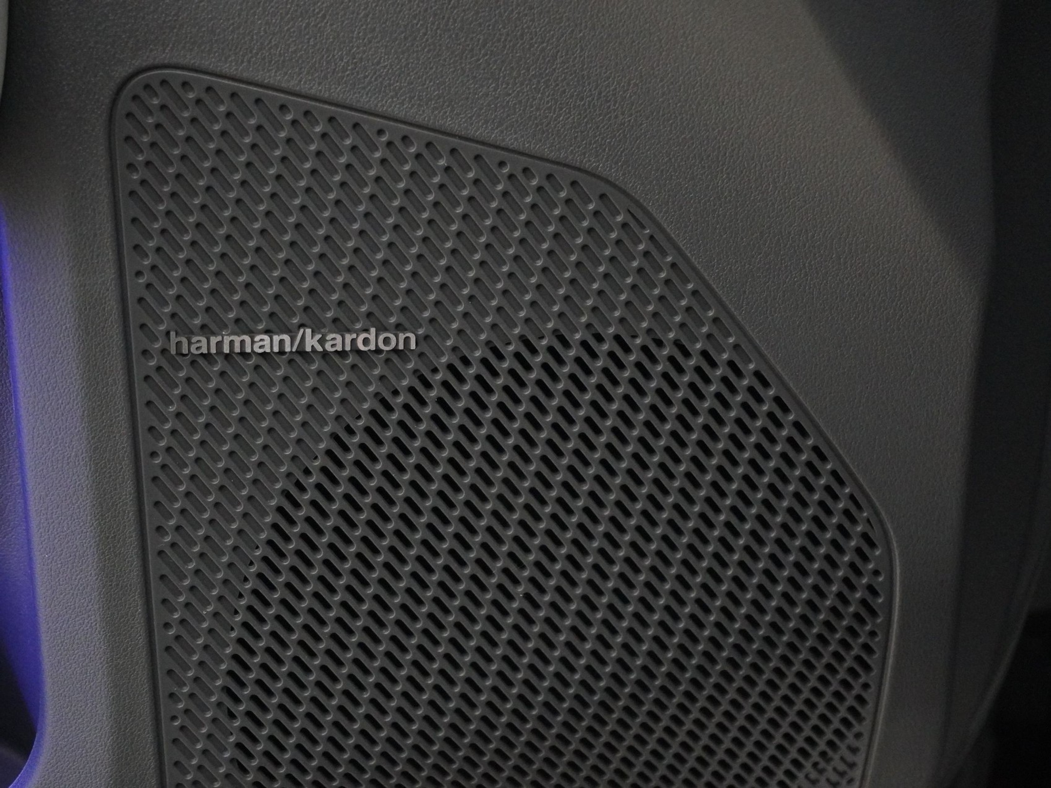 listing desktop thumbnail image 18