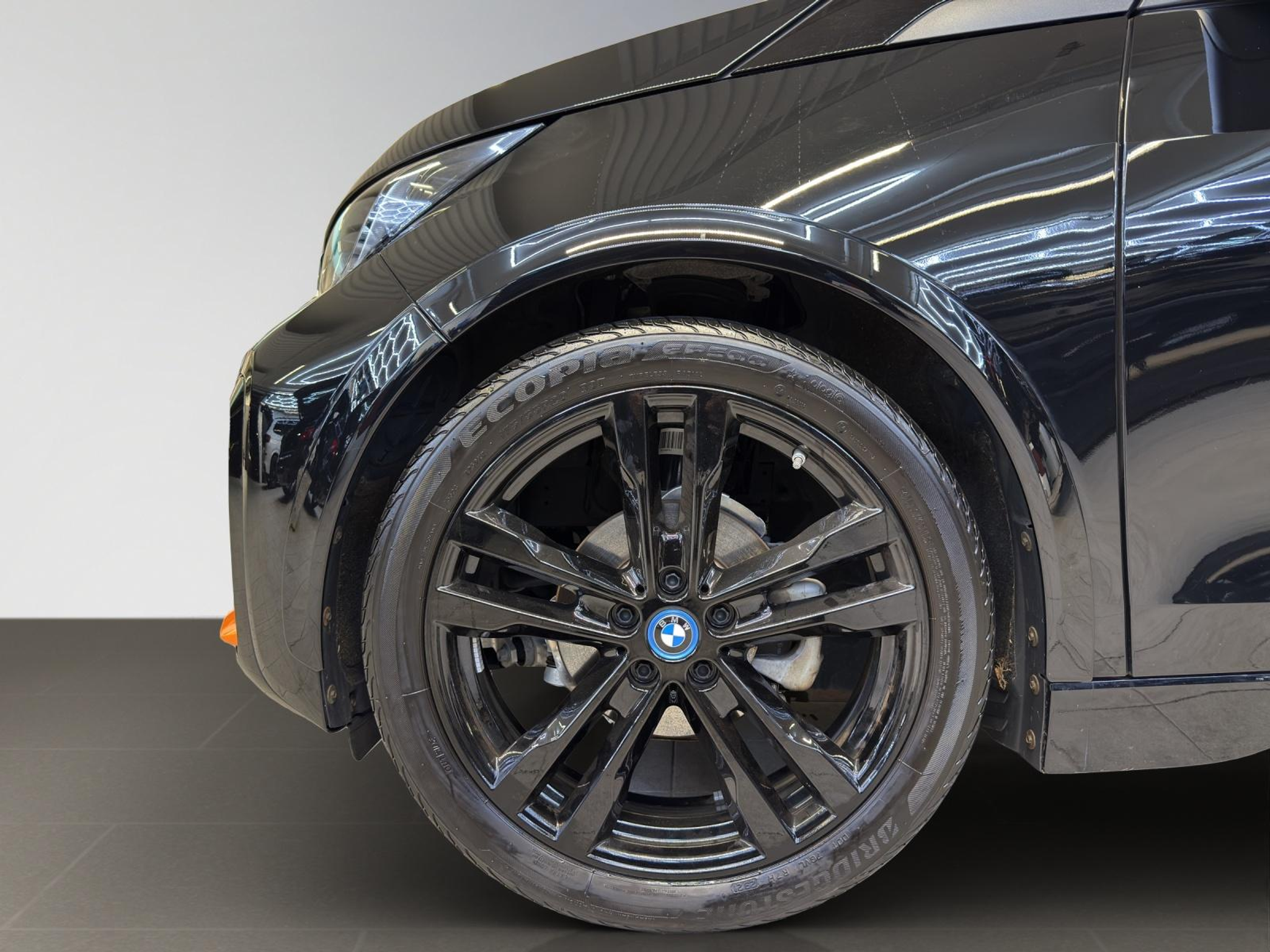 listing desktop thumbnail image 16