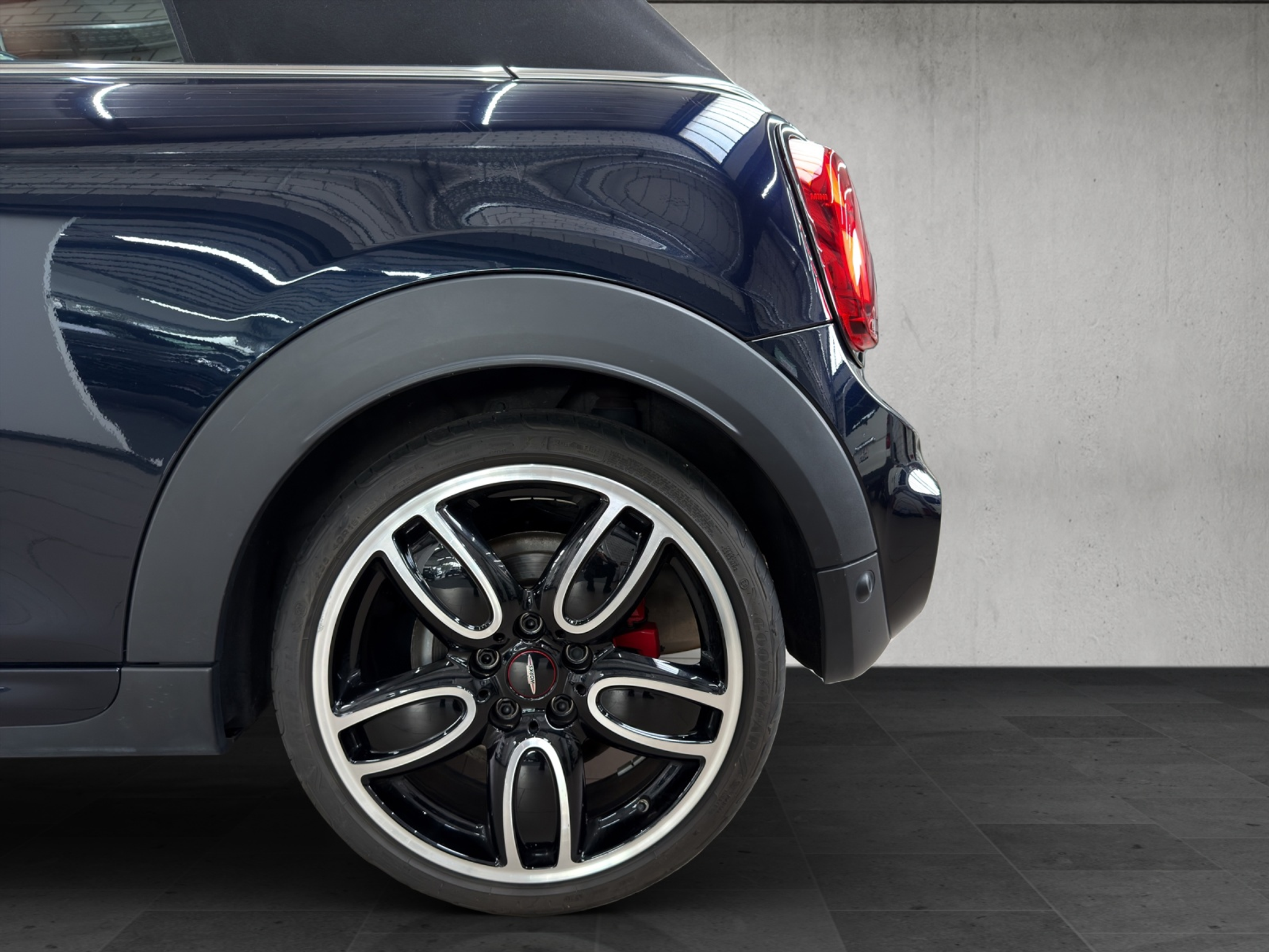 listing desktop thumbnail image 12