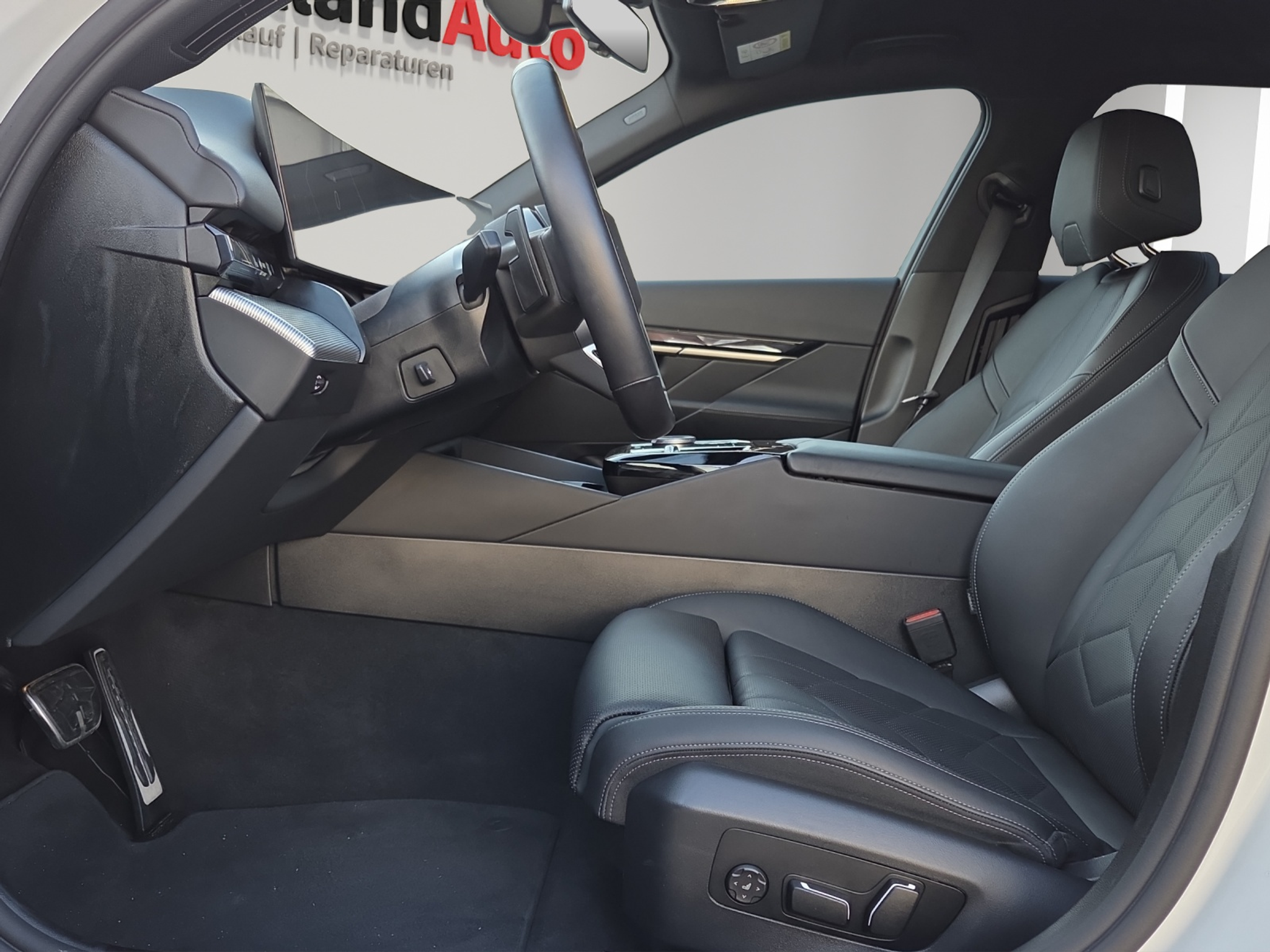 listing desktop thumbnail image 8