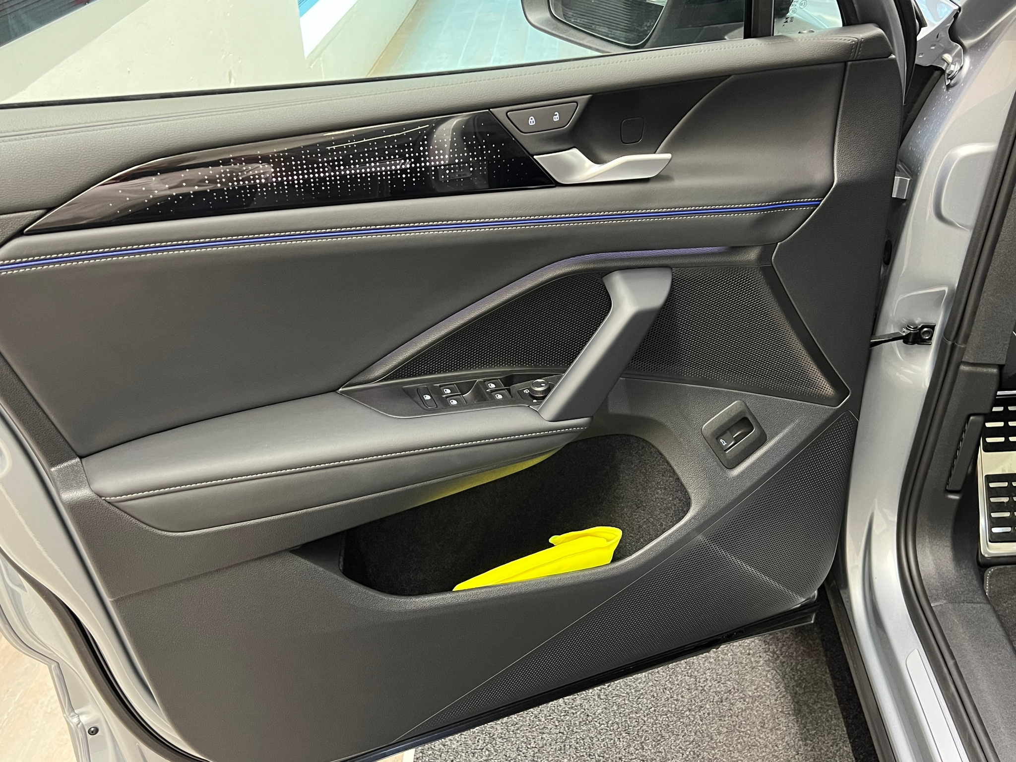 listing desktop thumbnail image 12