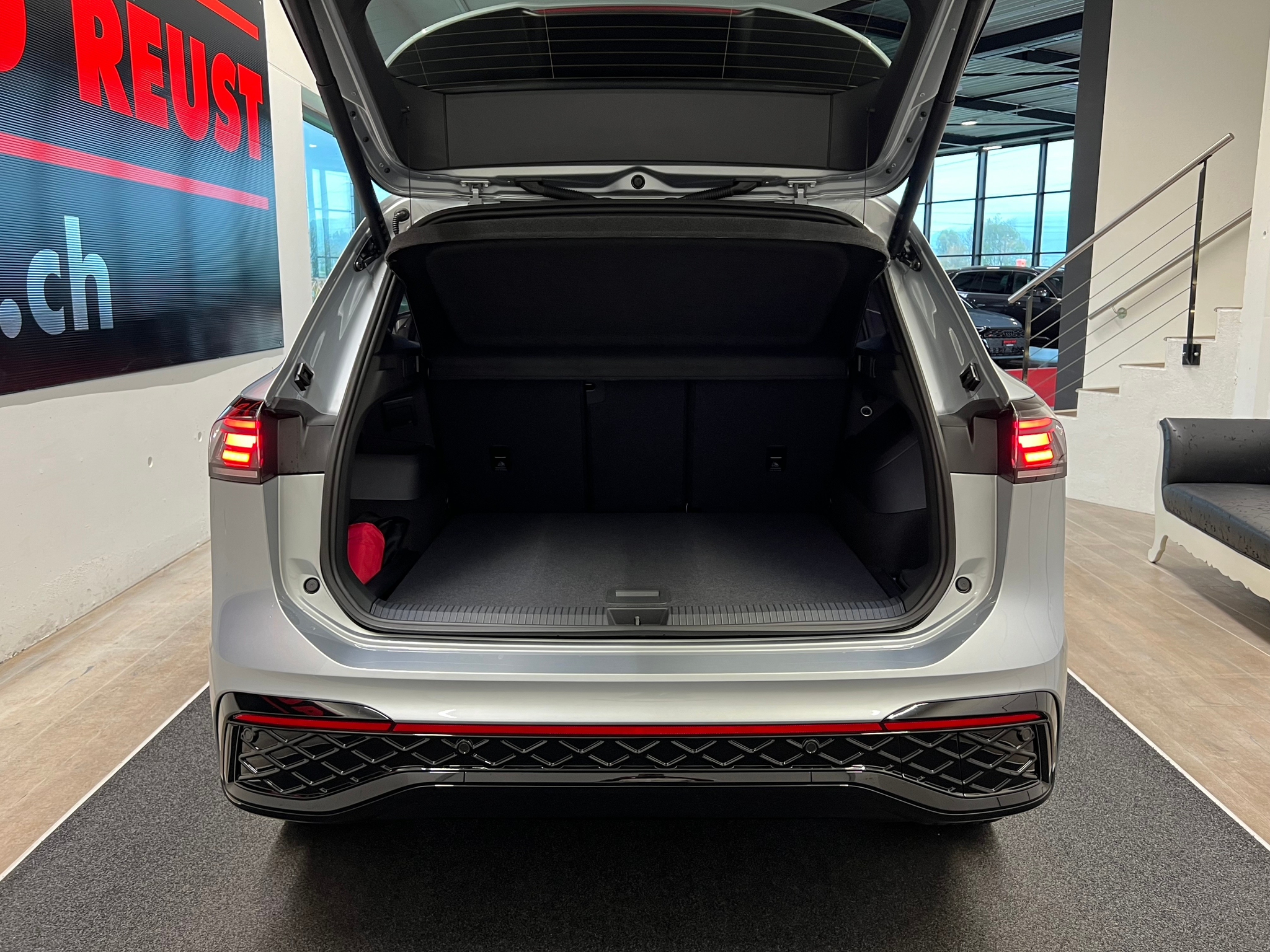 listing desktop thumbnail image 8