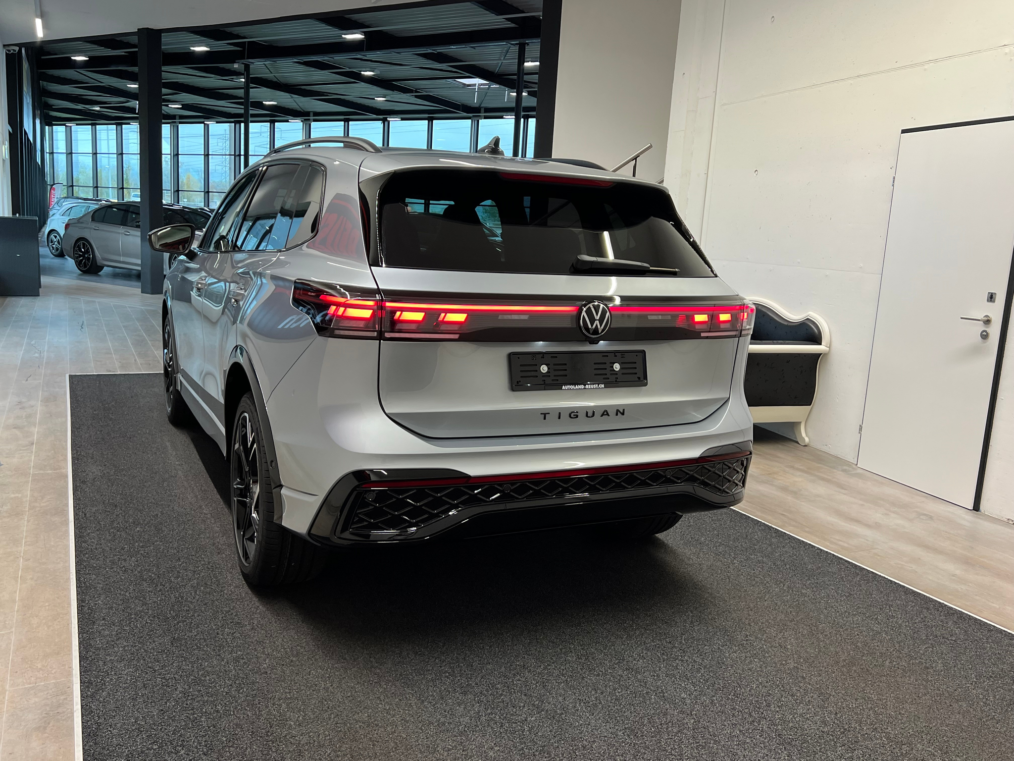 listing desktop thumbnail image 7