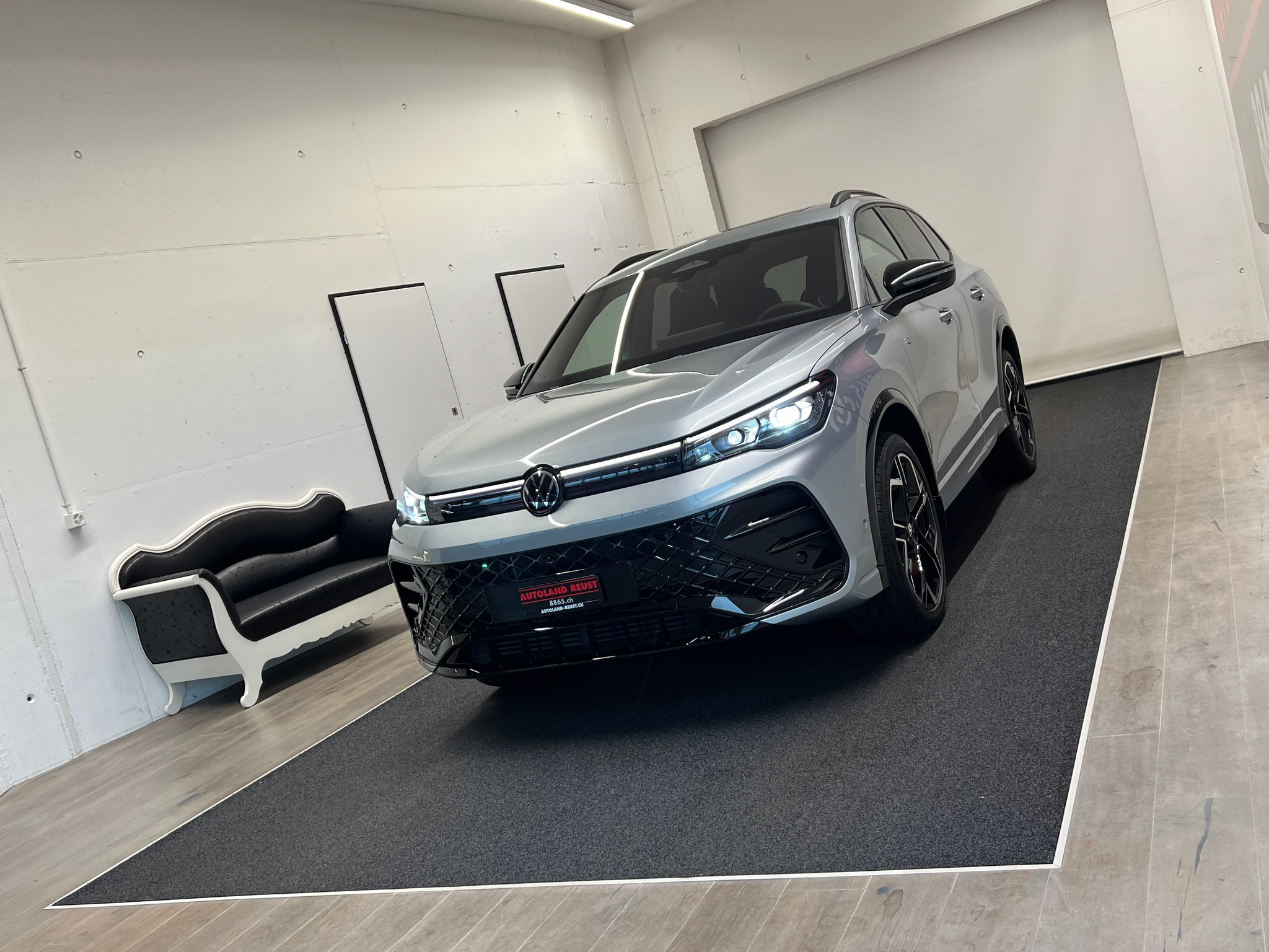 listing desktop thumbnail image 2