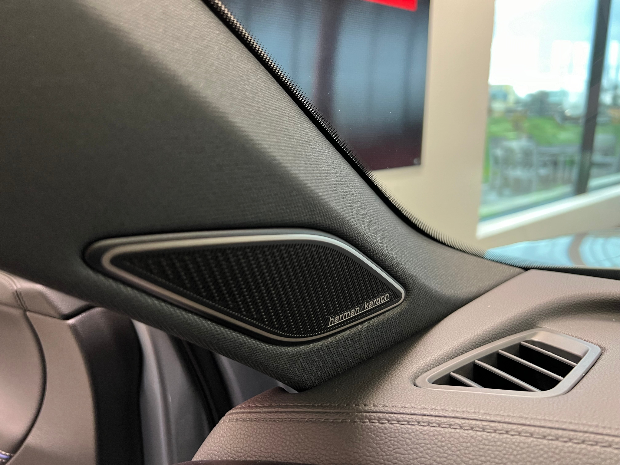 listing desktop thumbnail image 25