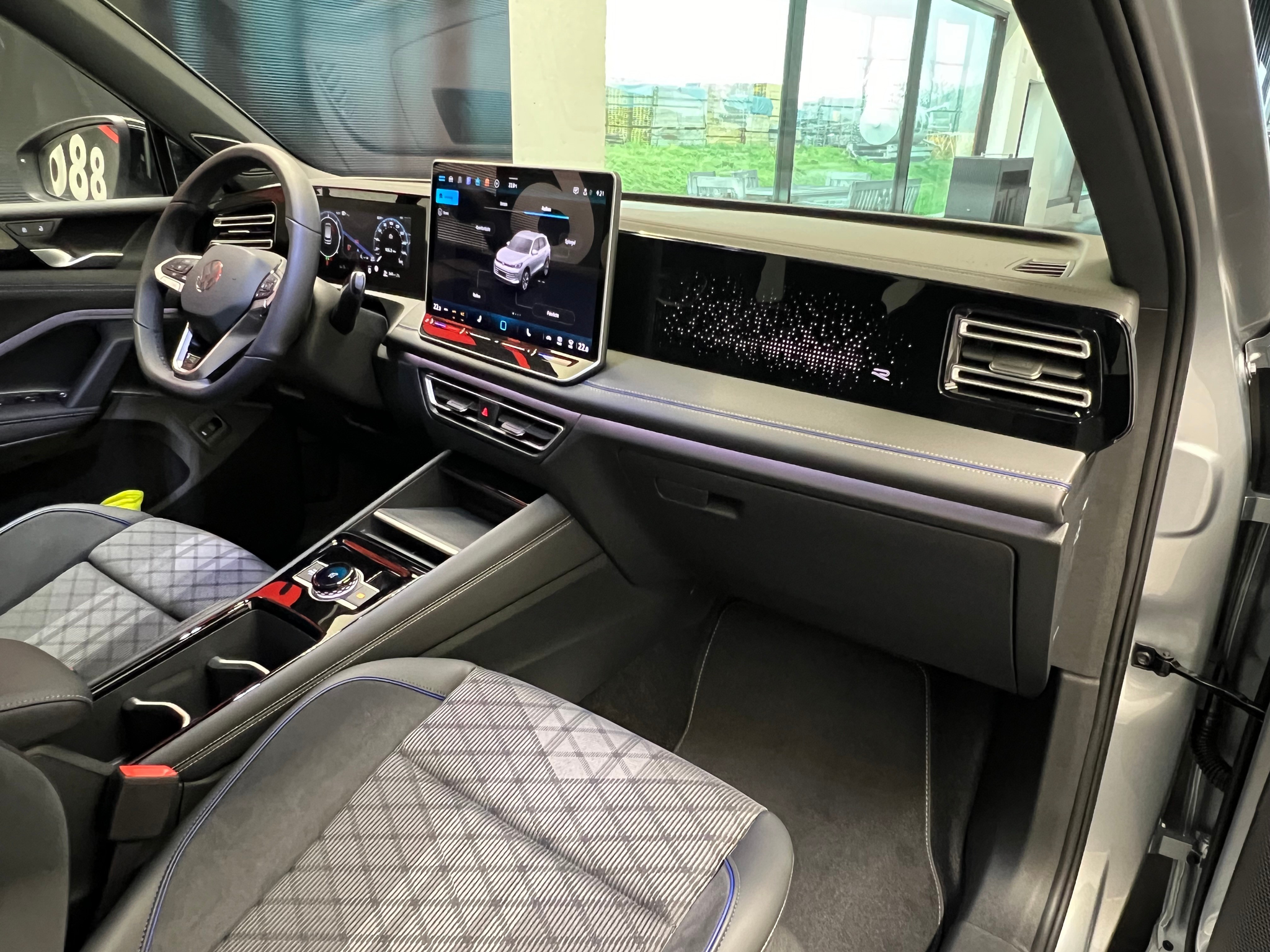 listing desktop thumbnail image 21