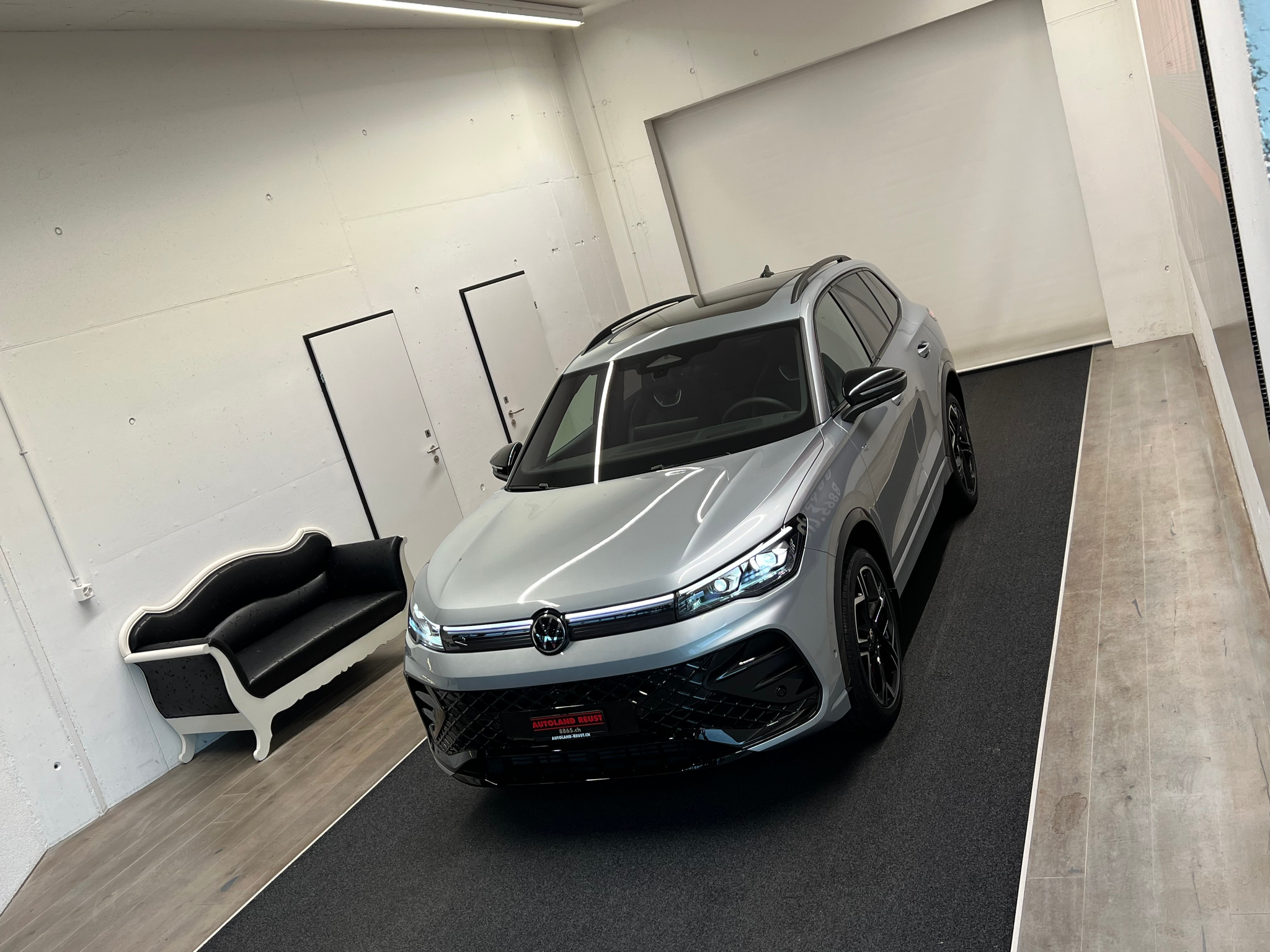 listing desktop thumbnail image 3