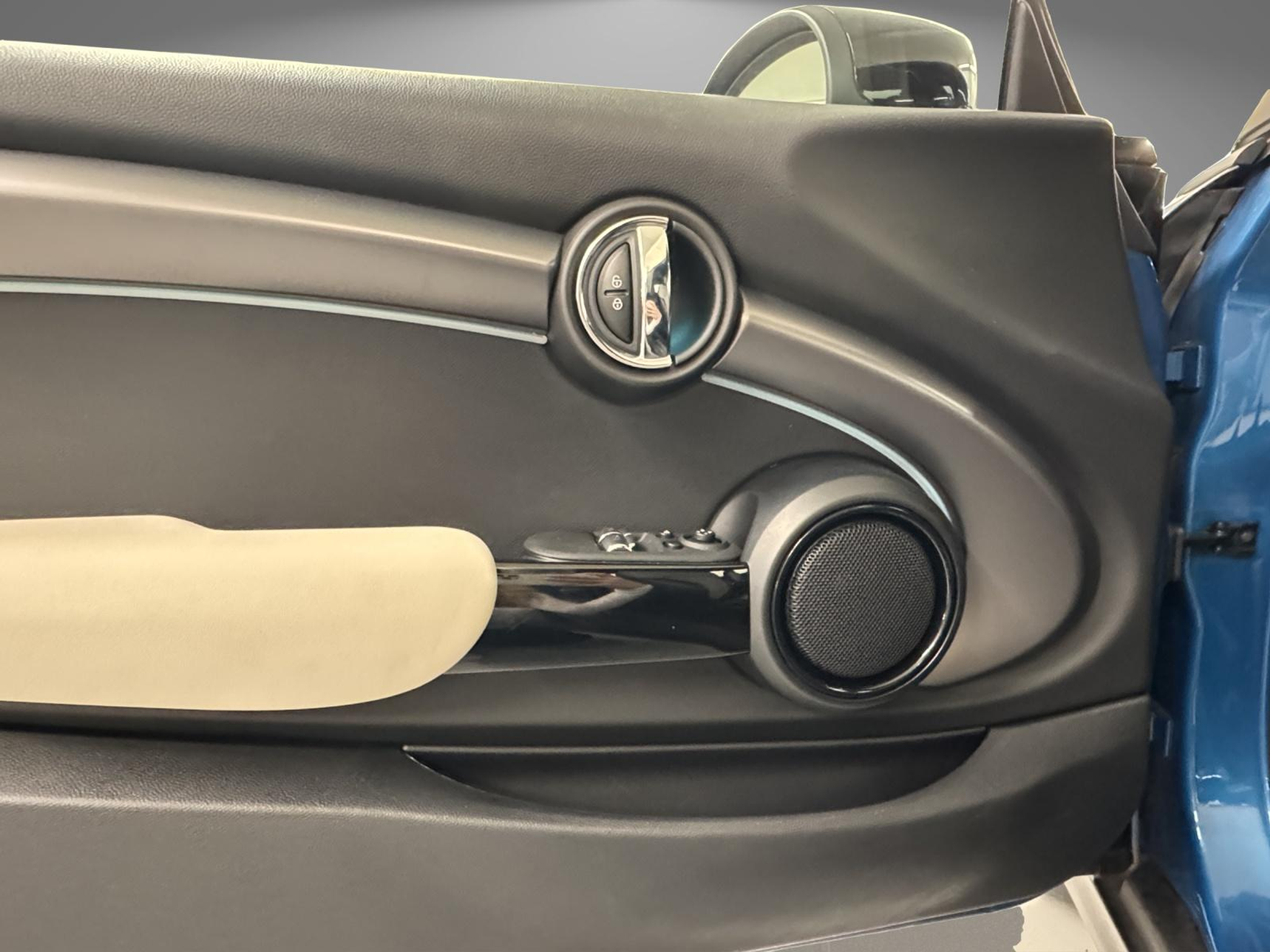 listing desktop thumbnail image 12