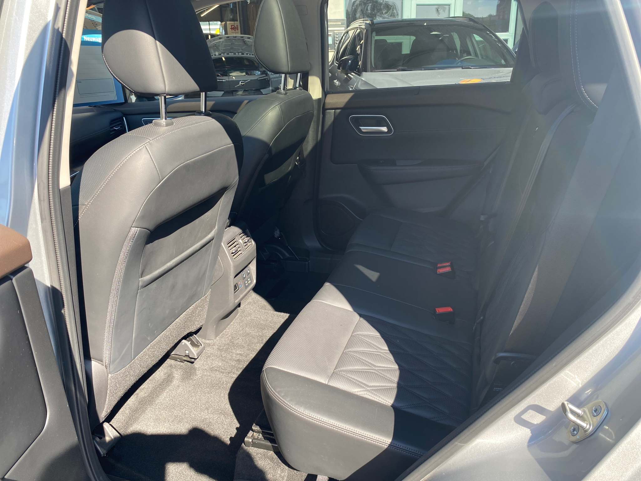 listing desktop thumbnail image 17