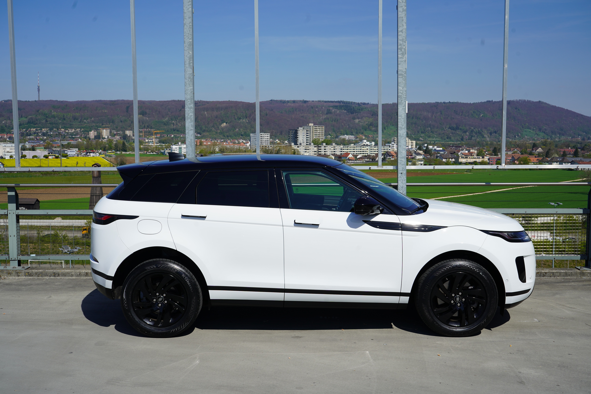 listing desktop thumbnail image 4