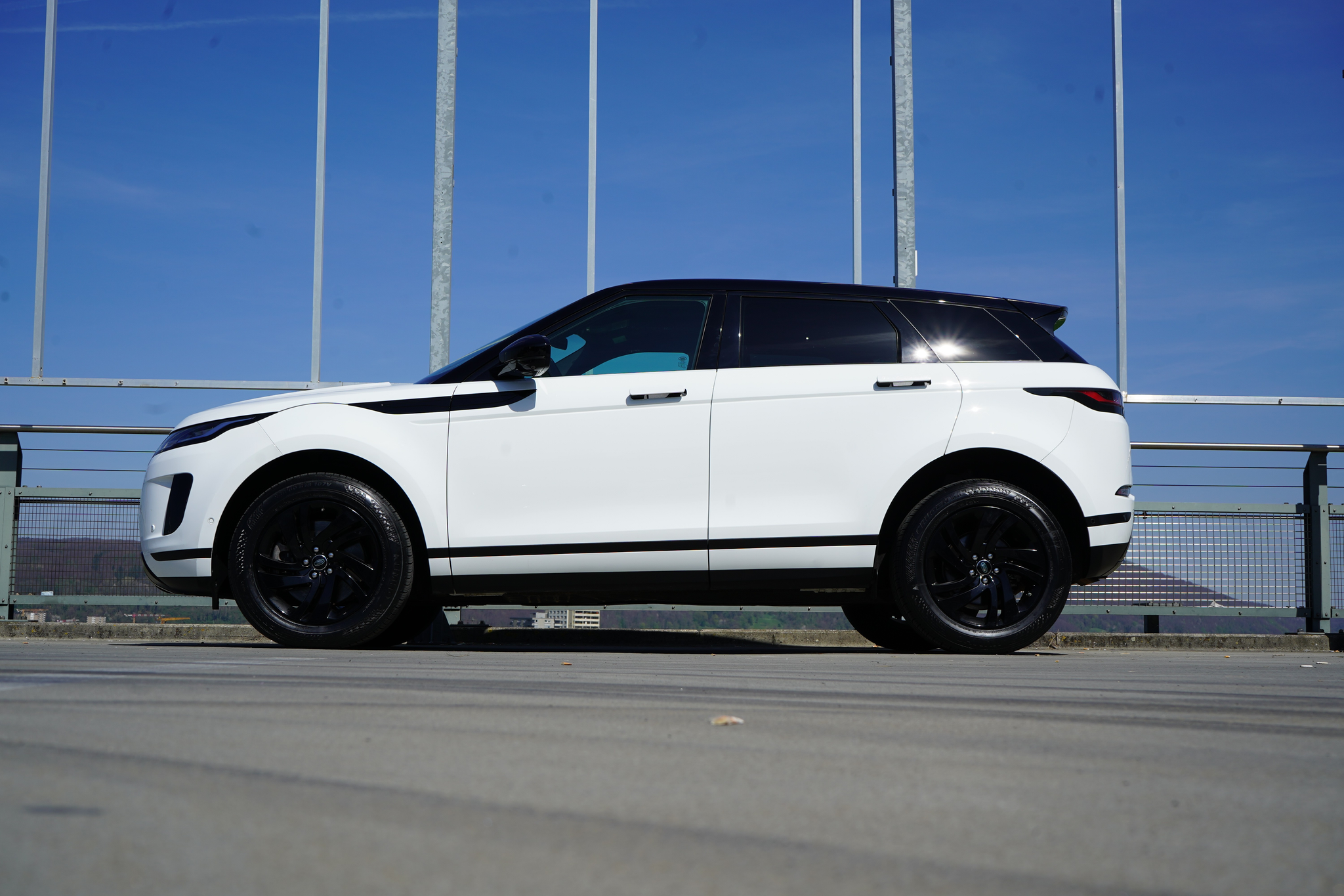 listing desktop thumbnail image 1