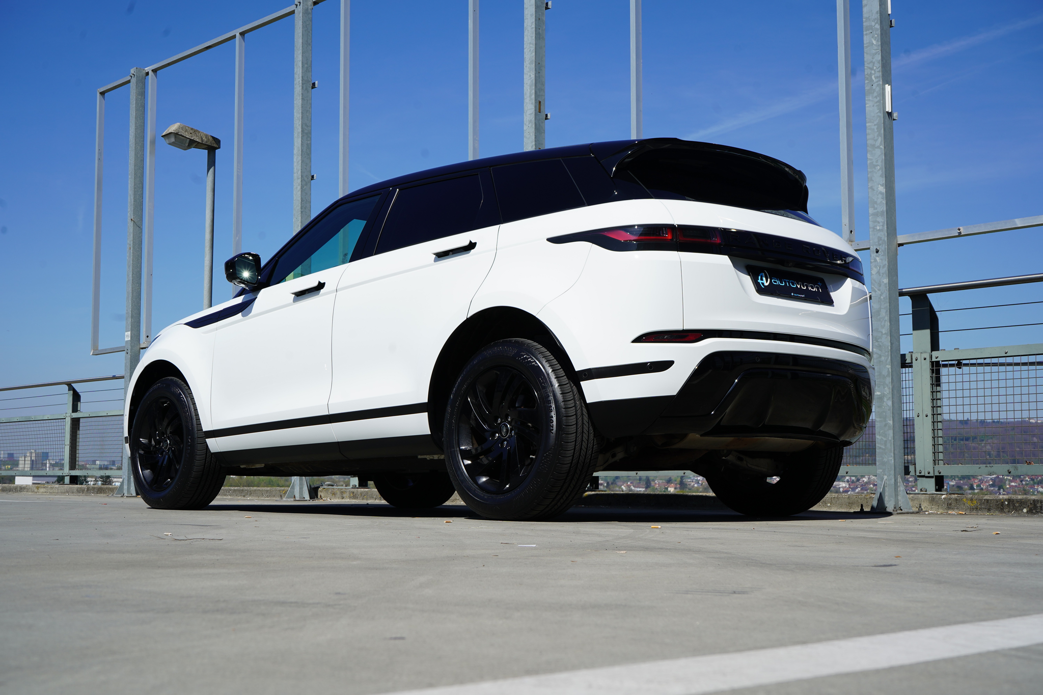 listing desktop thumbnail image 9