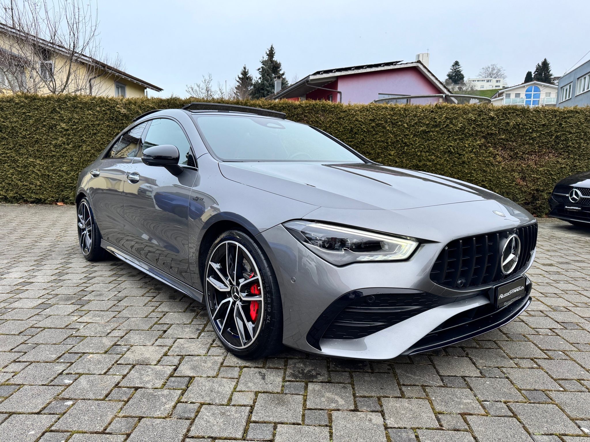 listing desktop thumbnail image 2