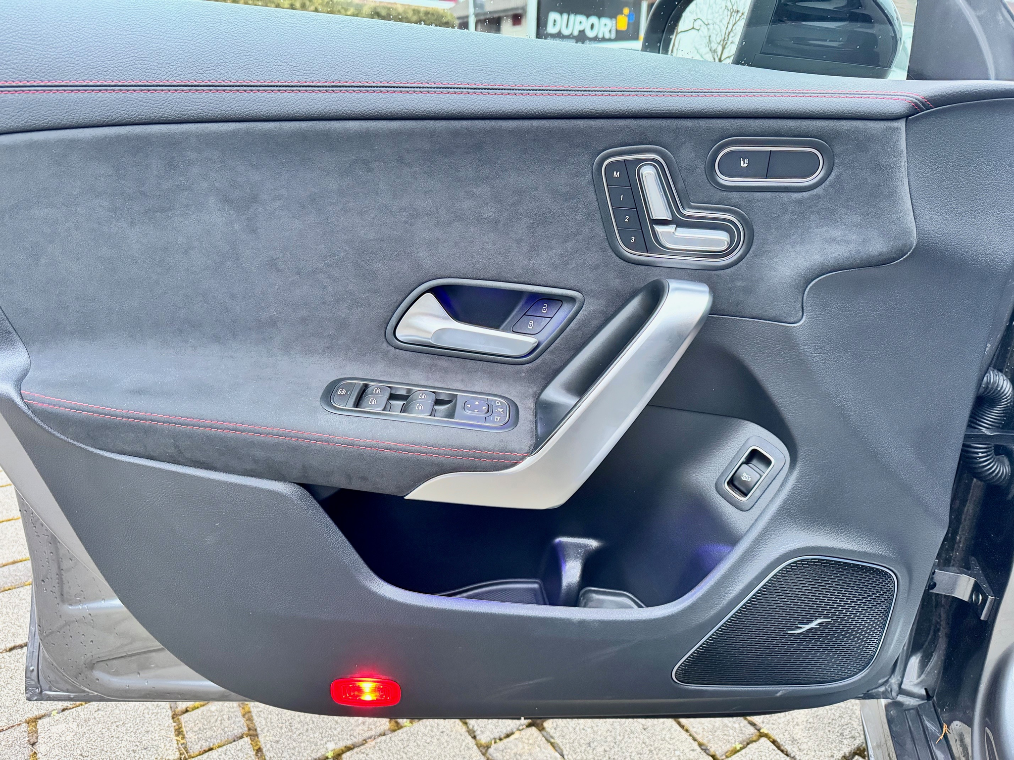 listing desktop thumbnail image 10