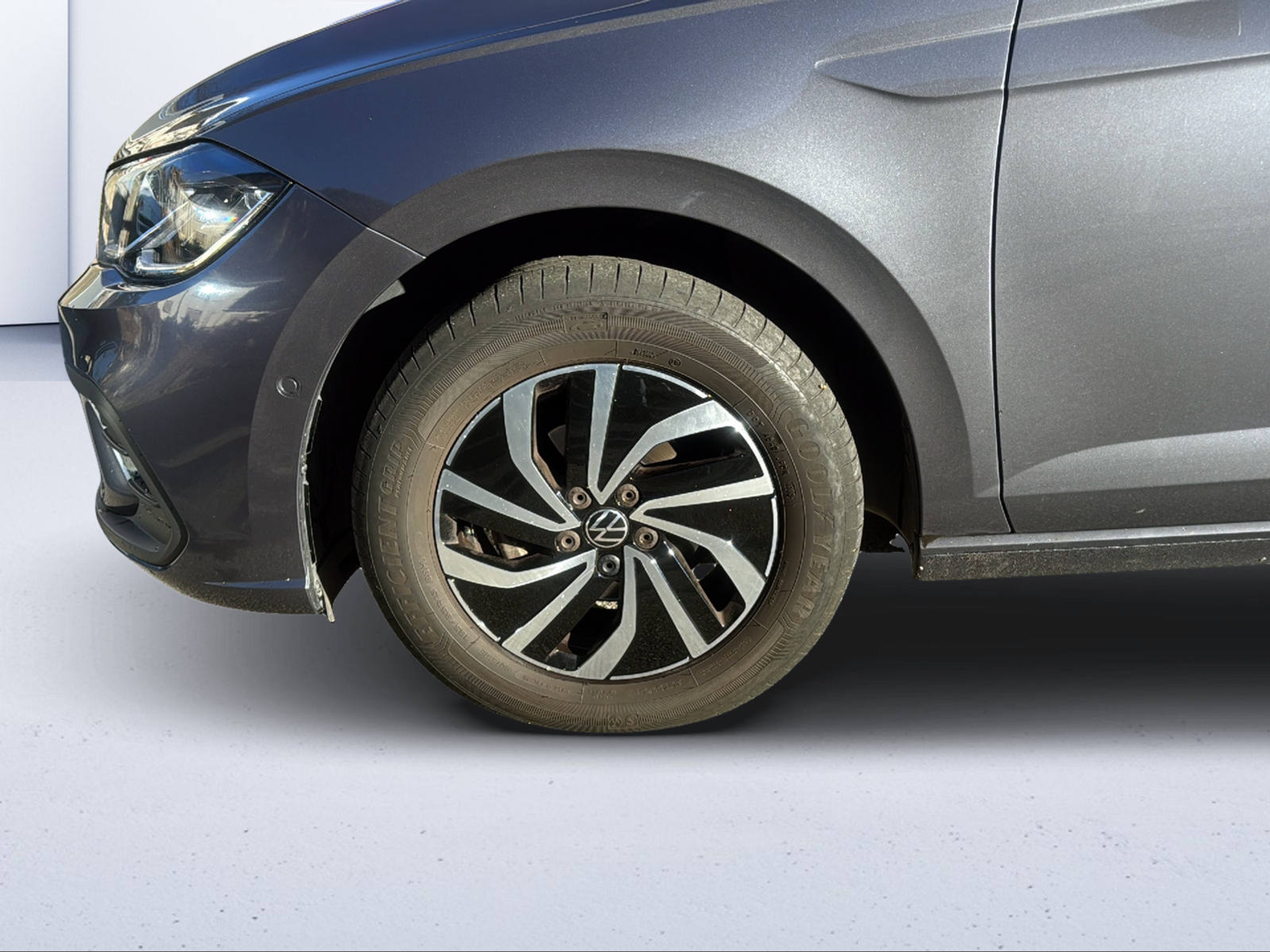 listing desktop thumbnail image 14