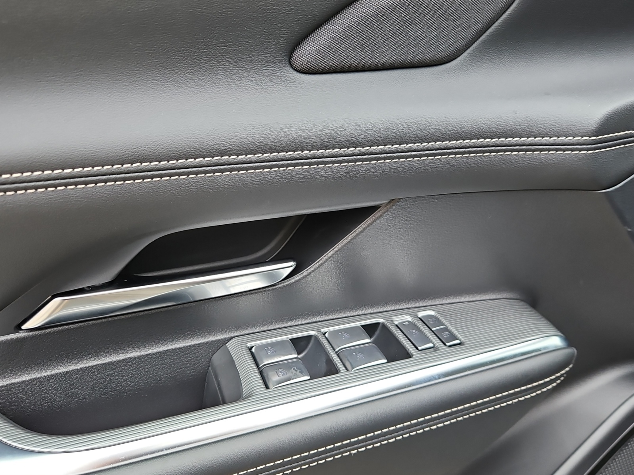 listing desktop thumbnail image 11