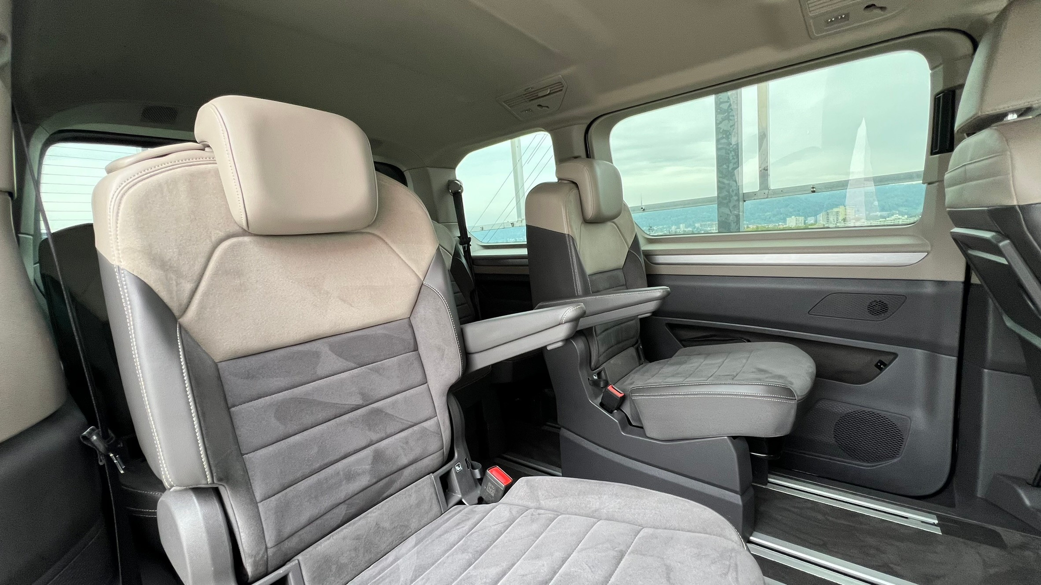 listing desktop thumbnail image 24