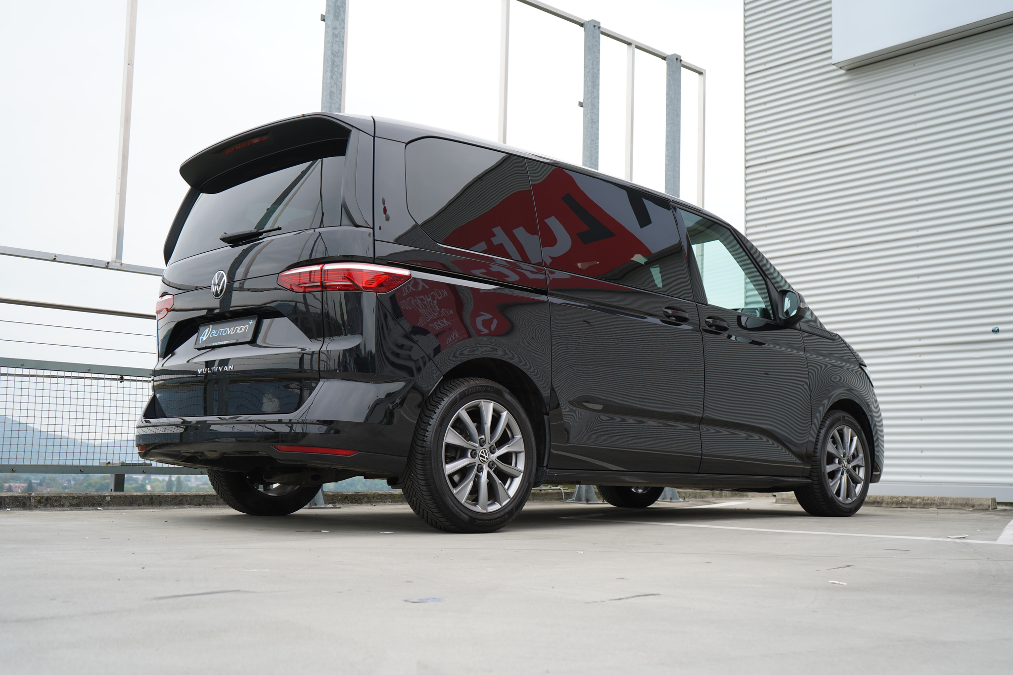 listing desktop thumbnail image 7