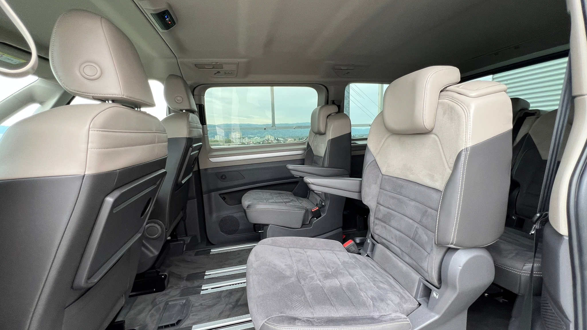 listing desktop thumbnail image 26