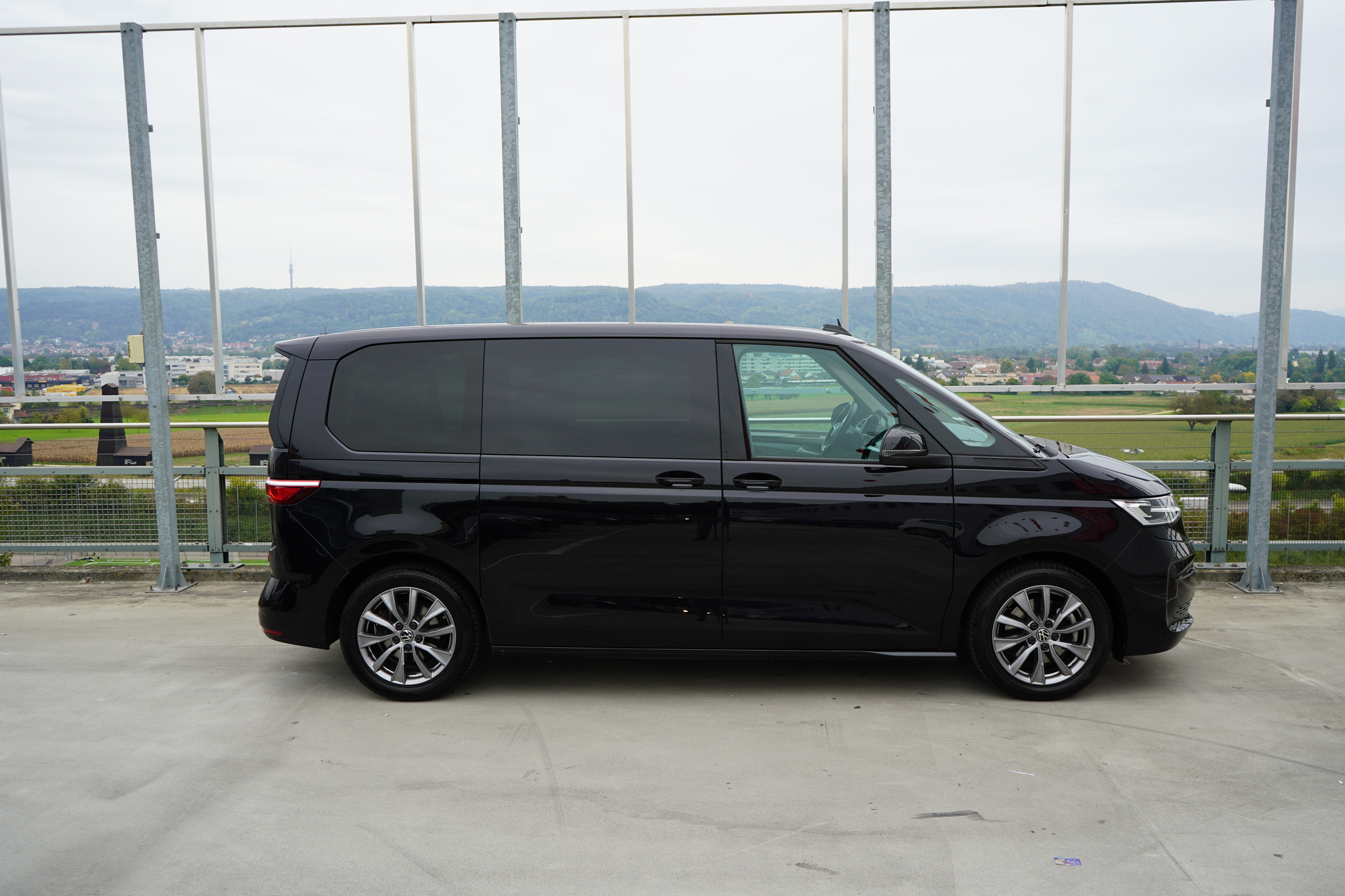 listing desktop thumbnail image 4