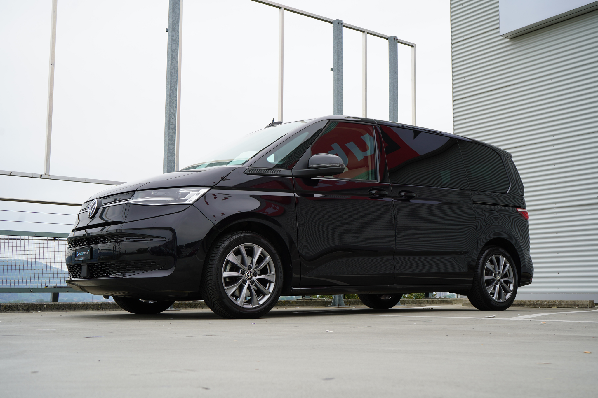 listing desktop thumbnail image 12