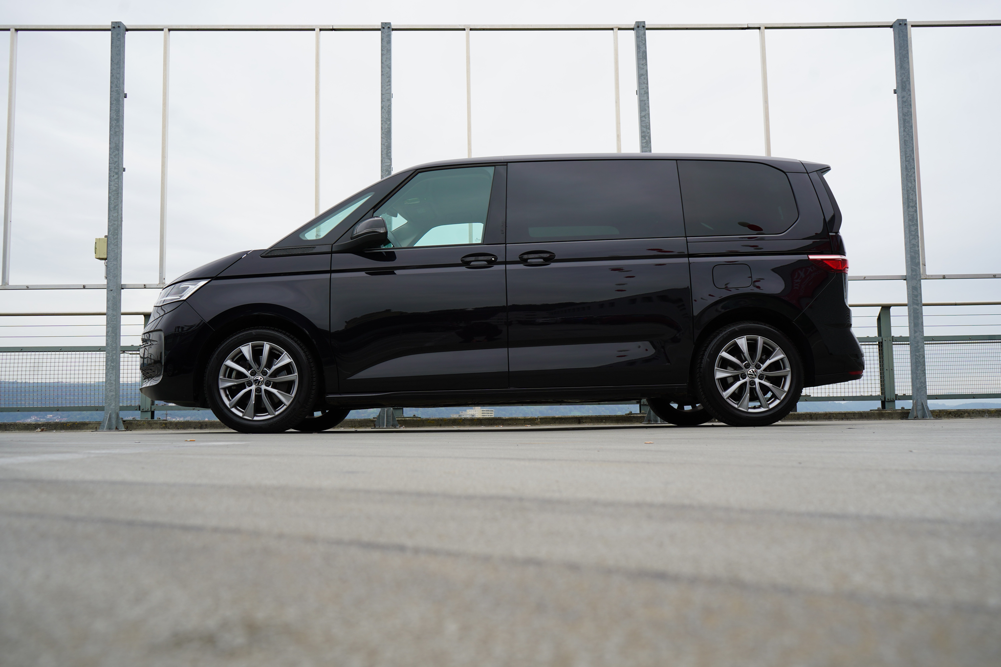 listing desktop thumbnail image 1