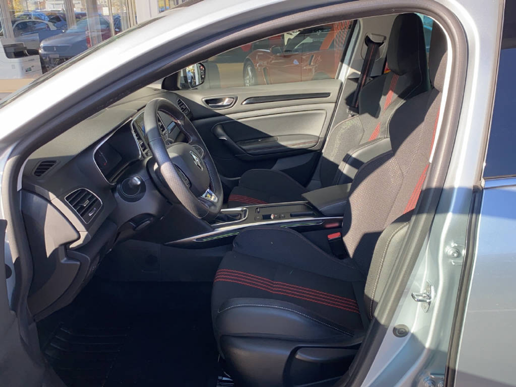 listing desktop thumbnail image 3