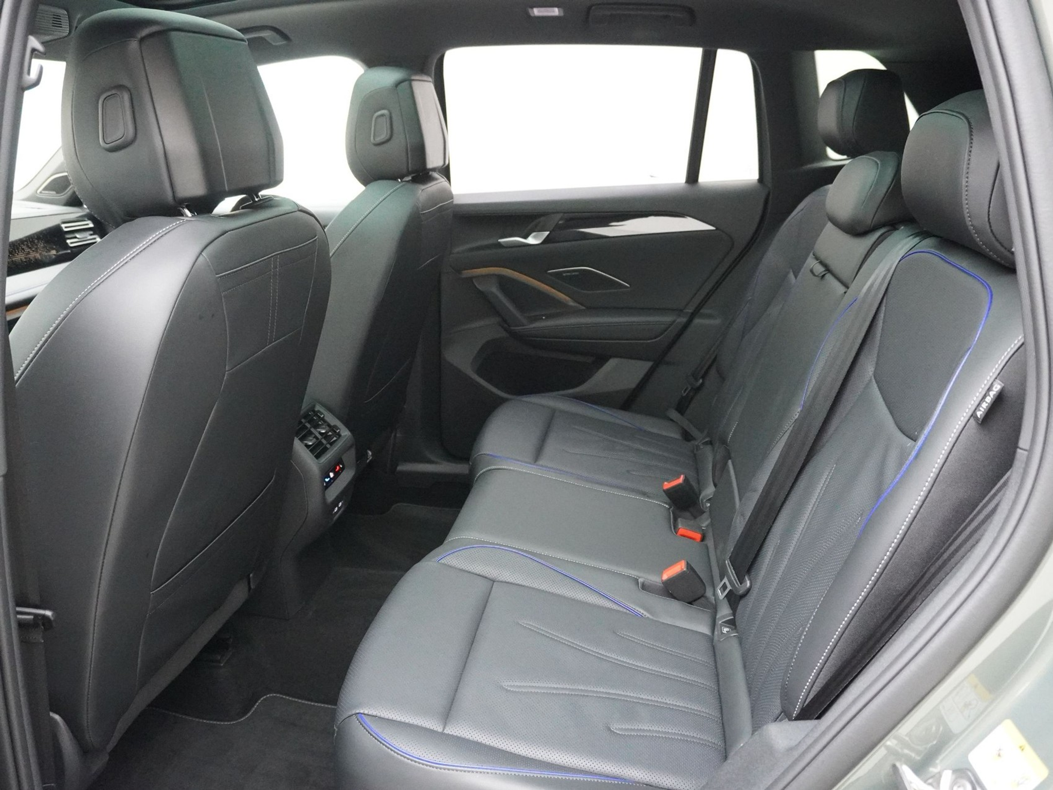 listing desktop thumbnail image 11