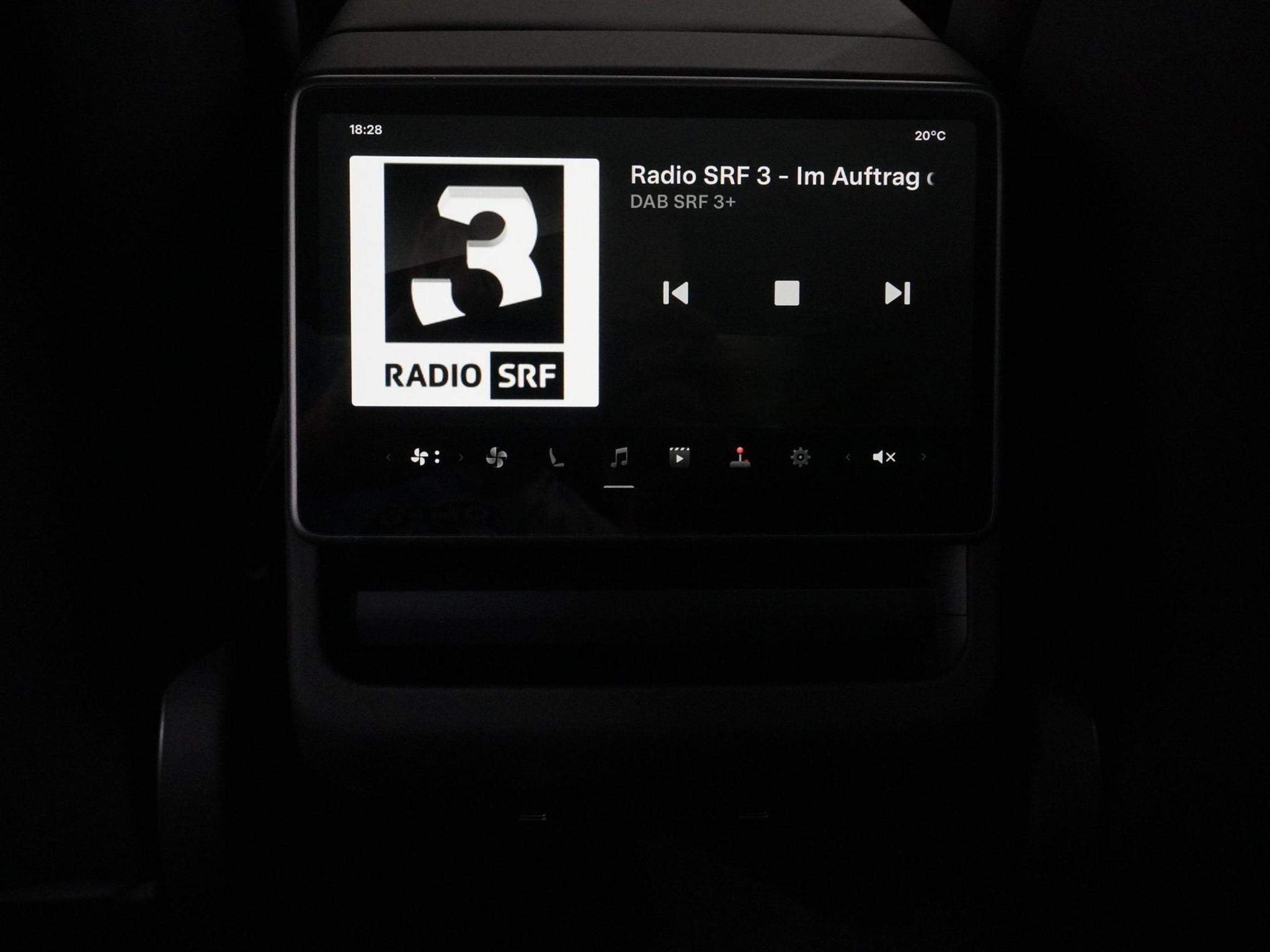 listing desktop thumbnail image 16