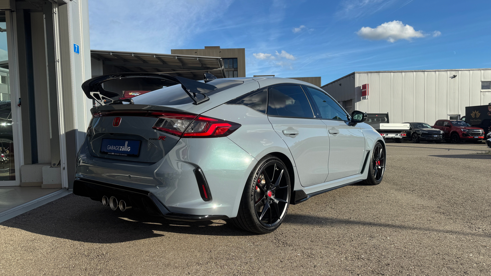 listing desktop thumbnail image 3