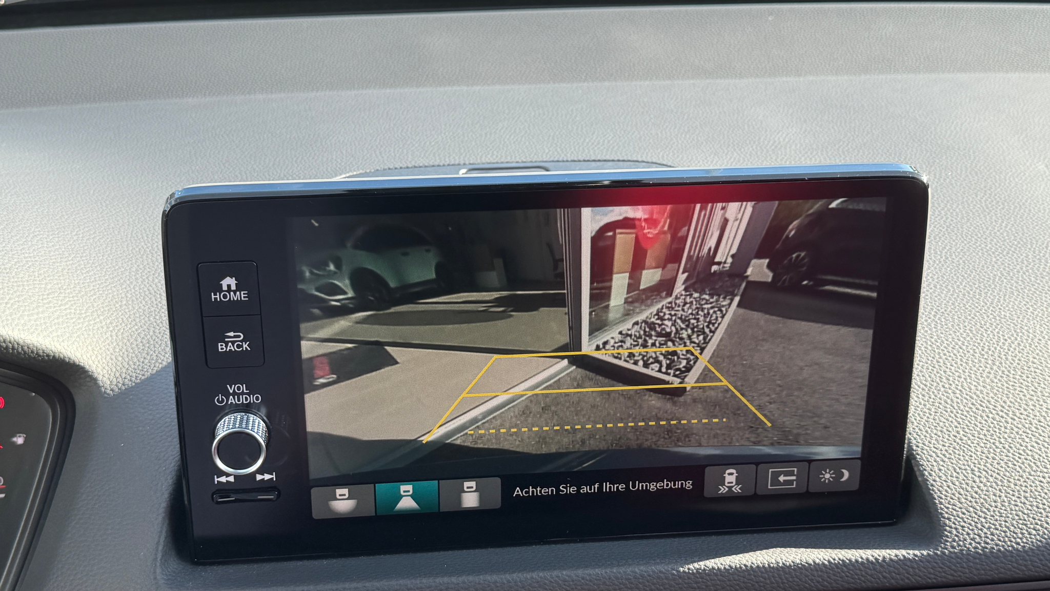 listing desktop thumbnail image 11