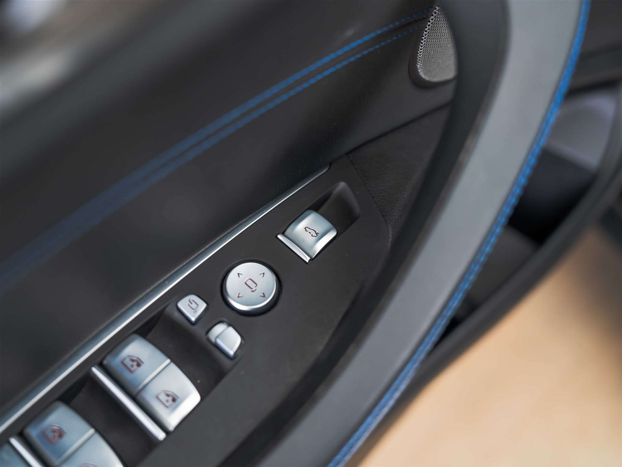 listing desktop thumbnail image 25