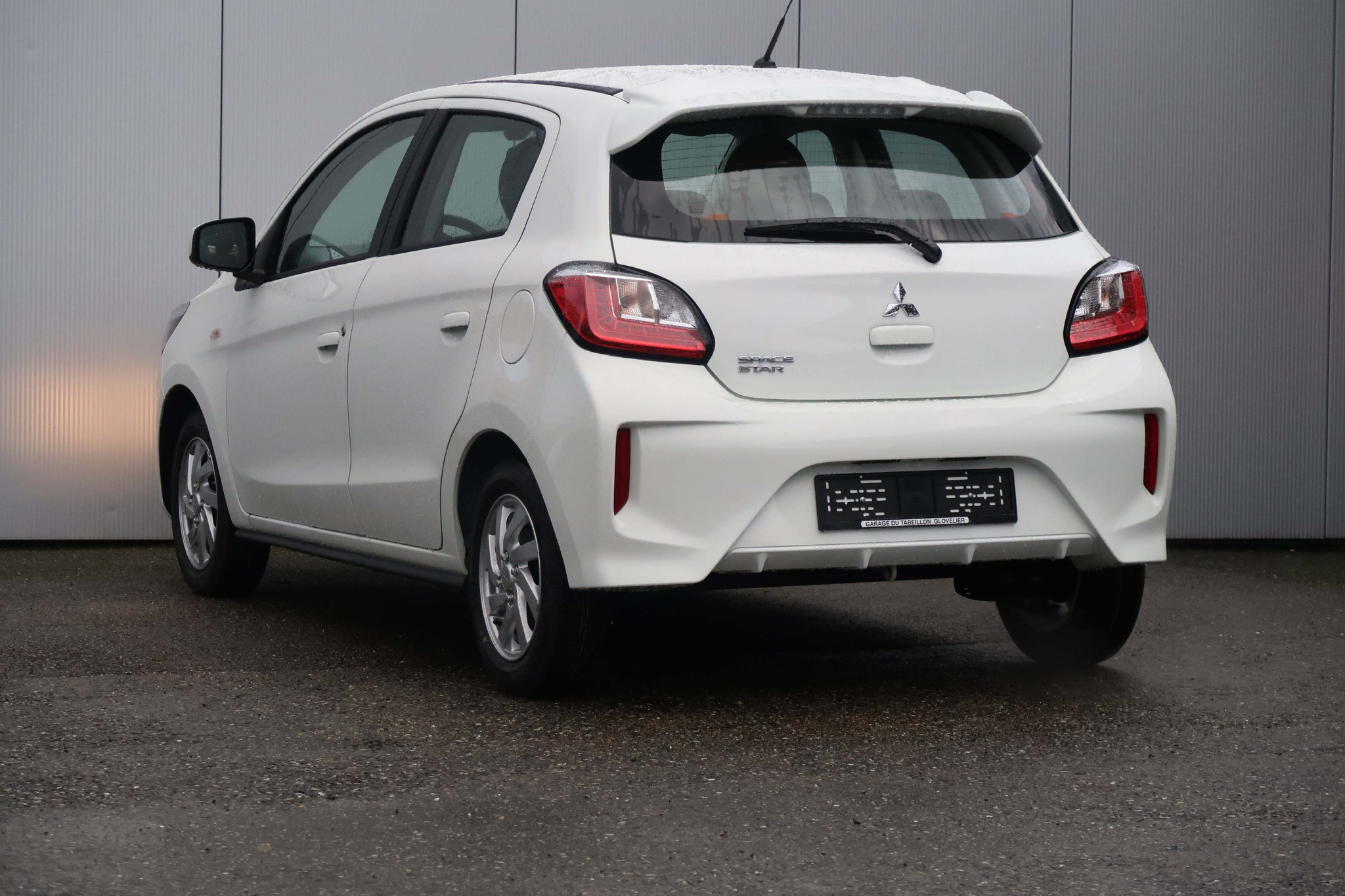 listing desktop thumbnail image 3