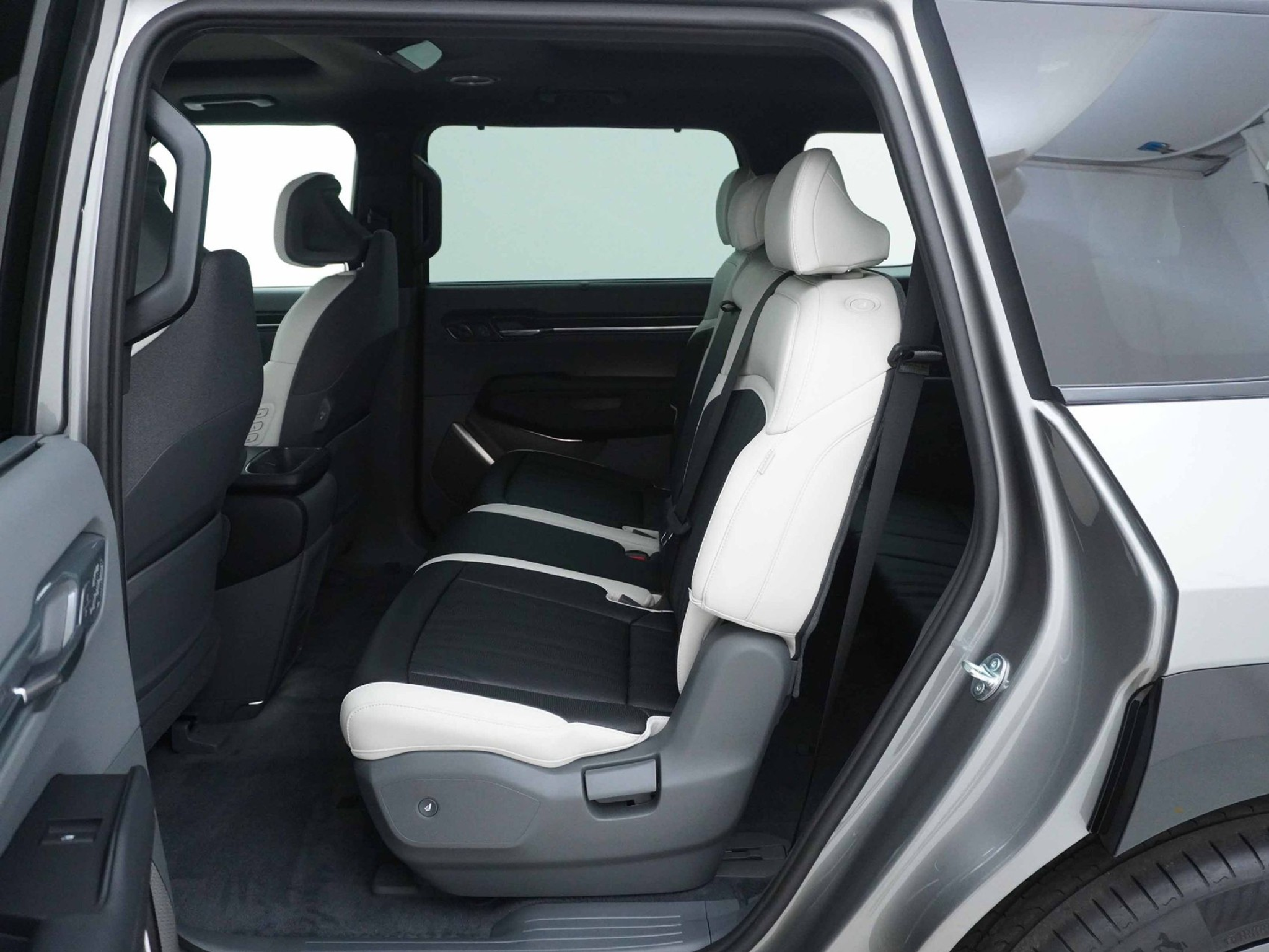 listing desktop thumbnail image 14