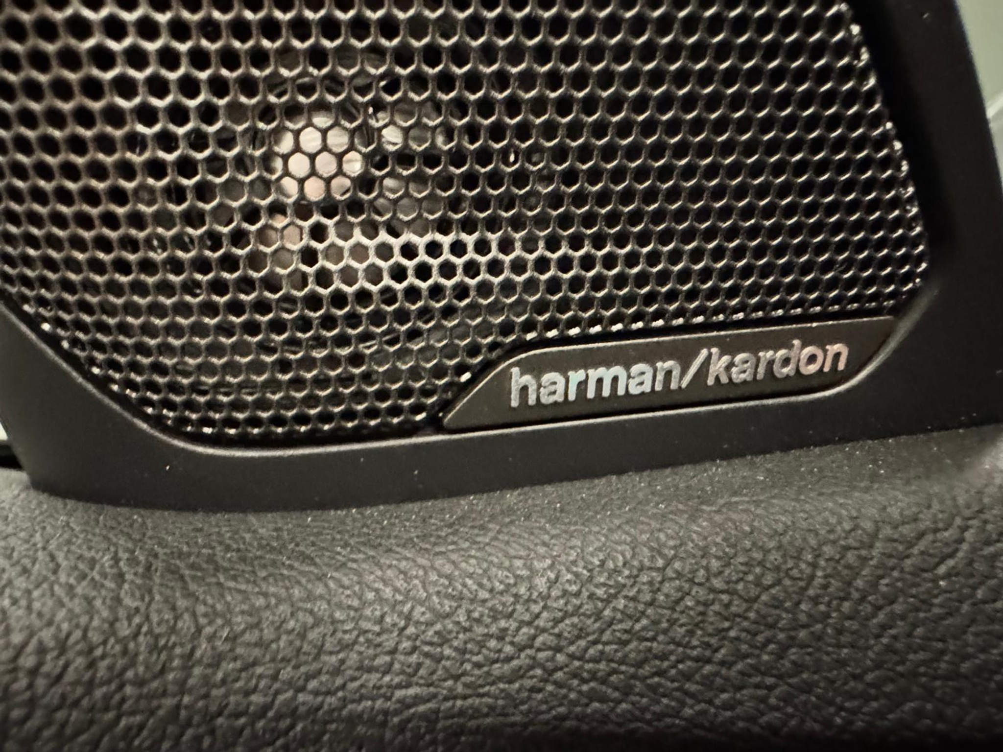 listing desktop thumbnail image 23