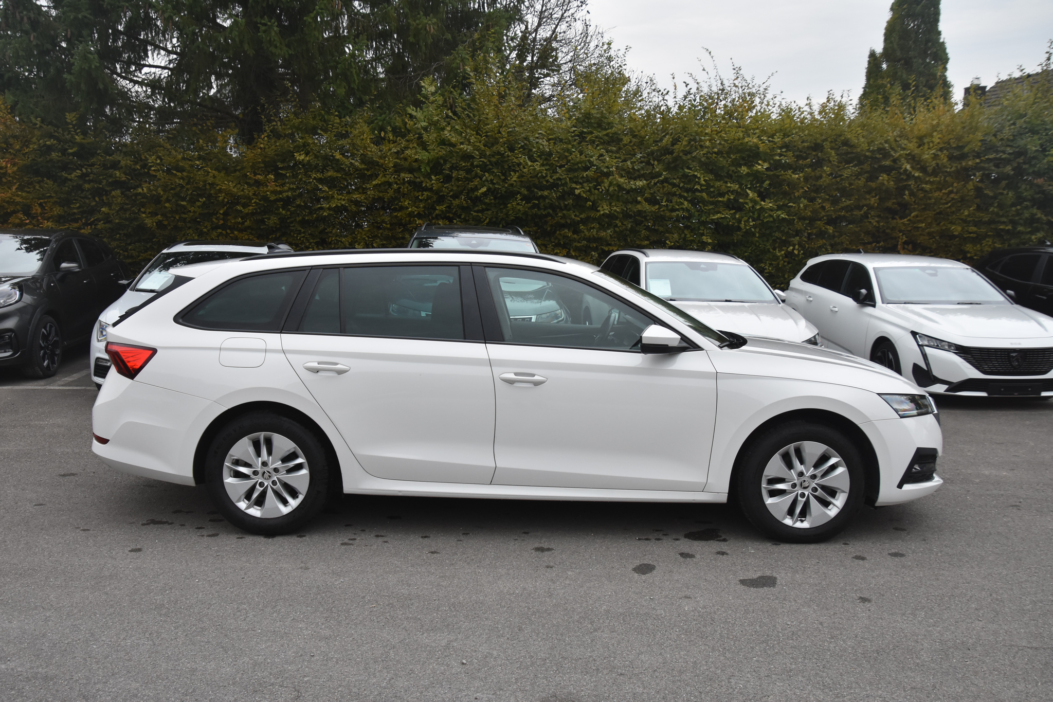 listing desktop thumbnail image 3