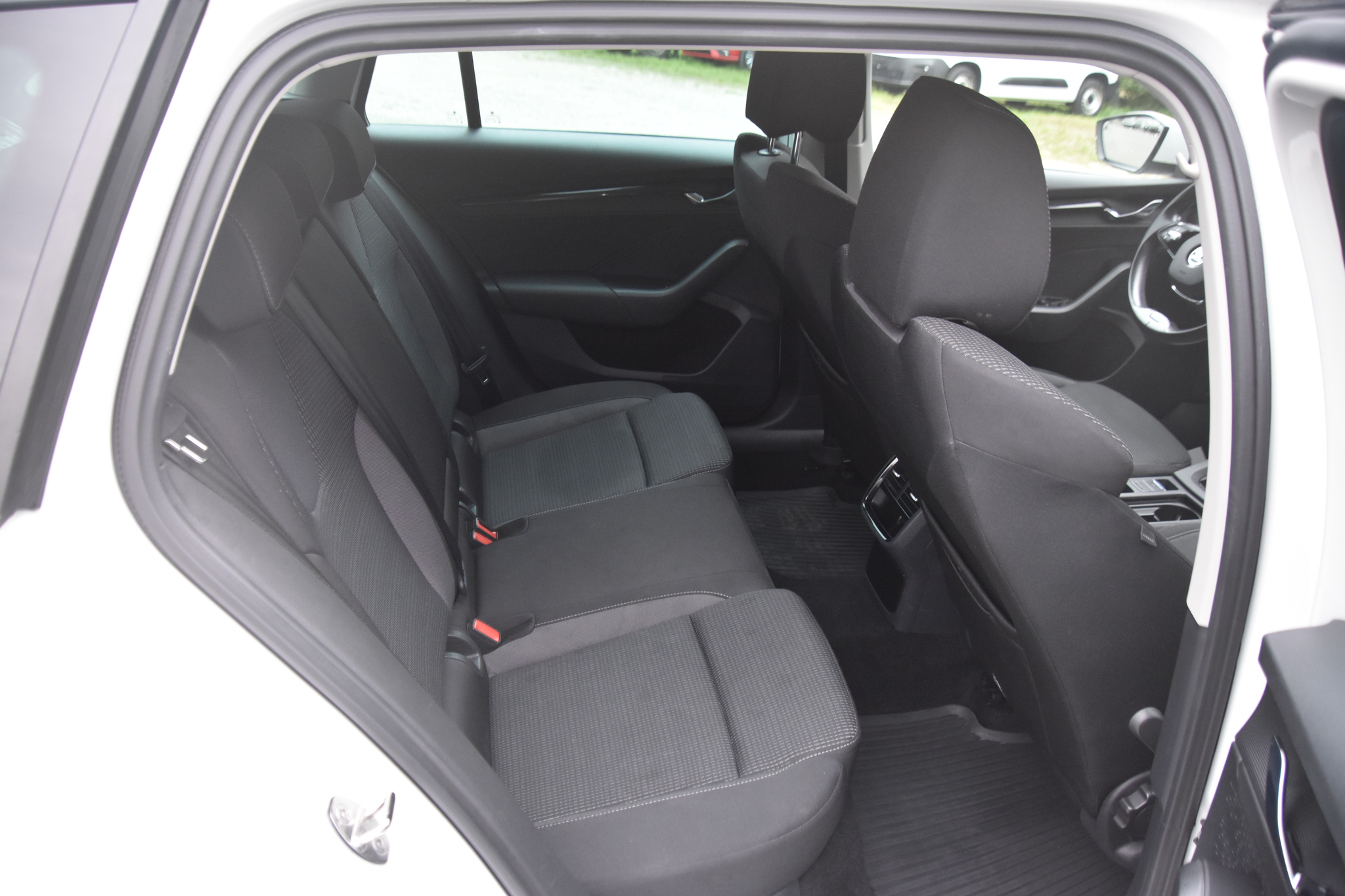 listing desktop thumbnail image 11