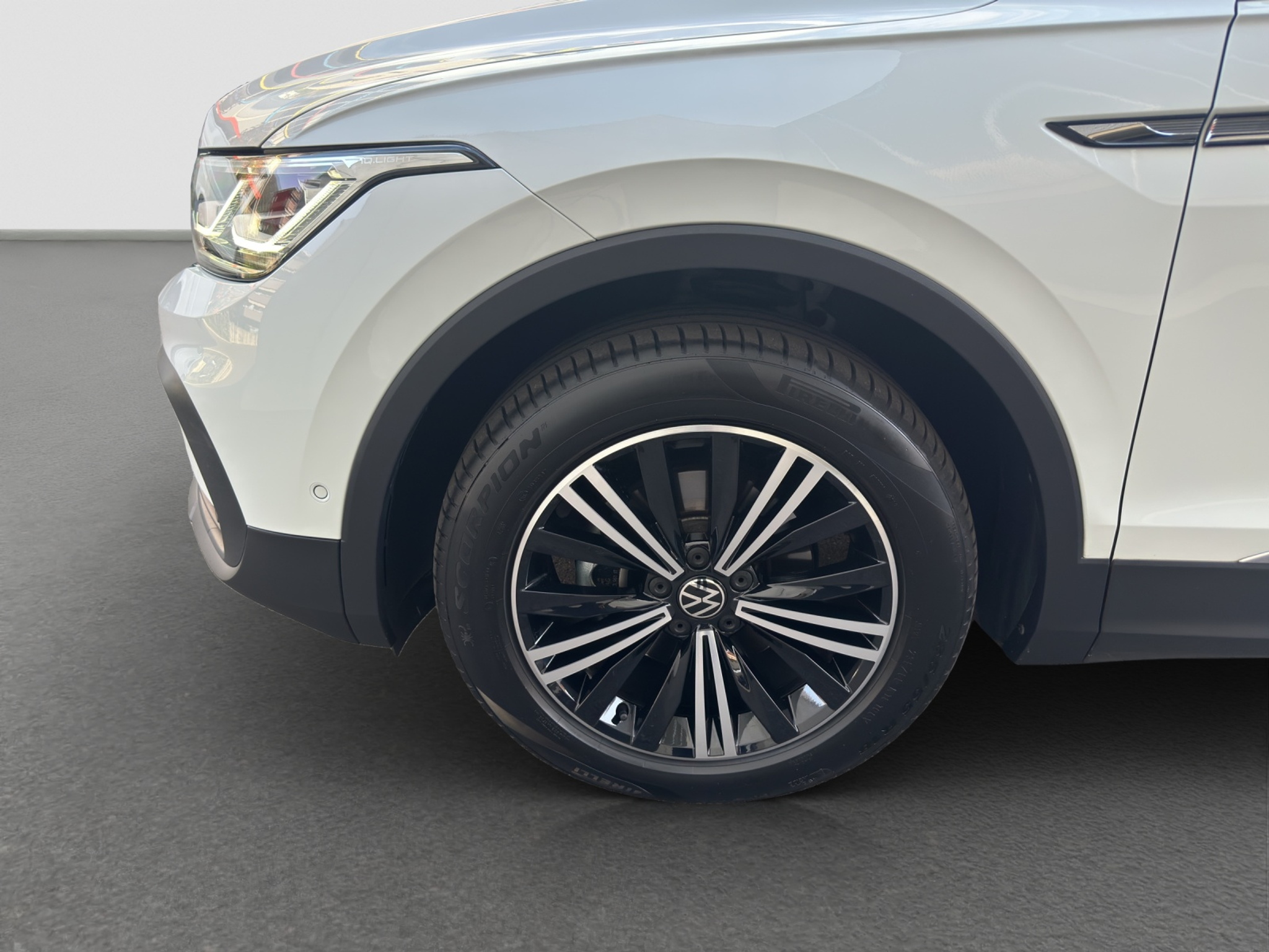 listing desktop thumbnail image 4