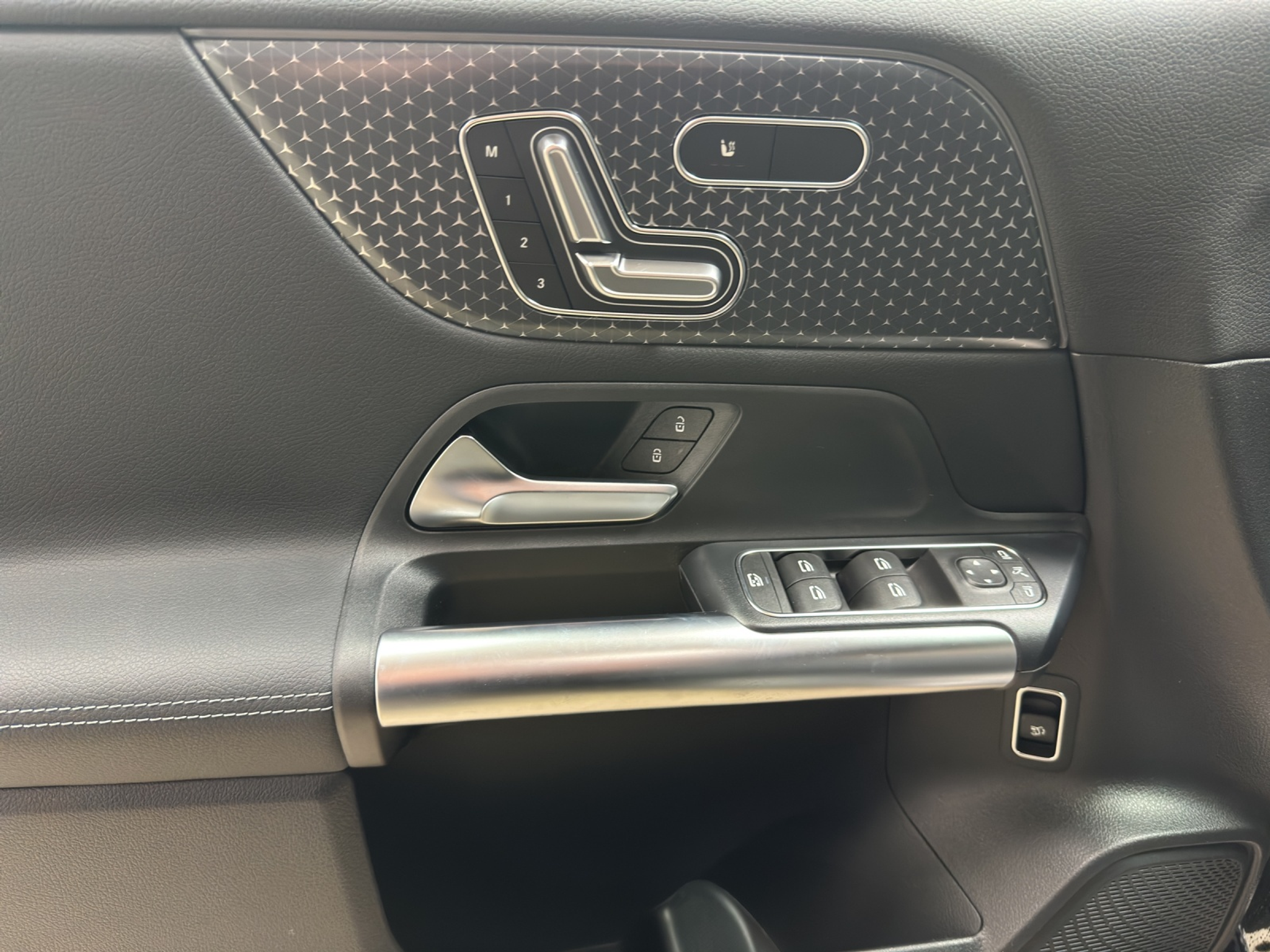 listing desktop thumbnail image 12