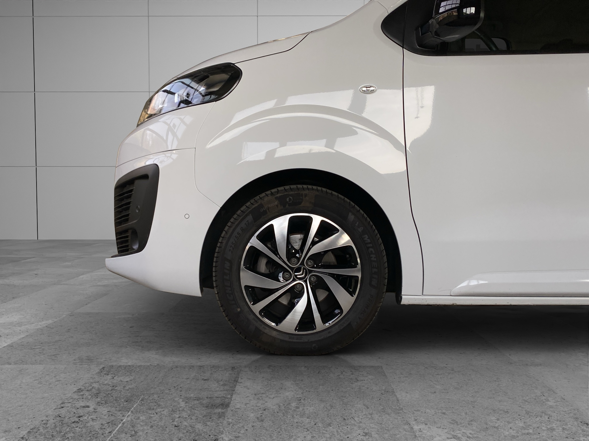 listing desktop thumbnail image 14