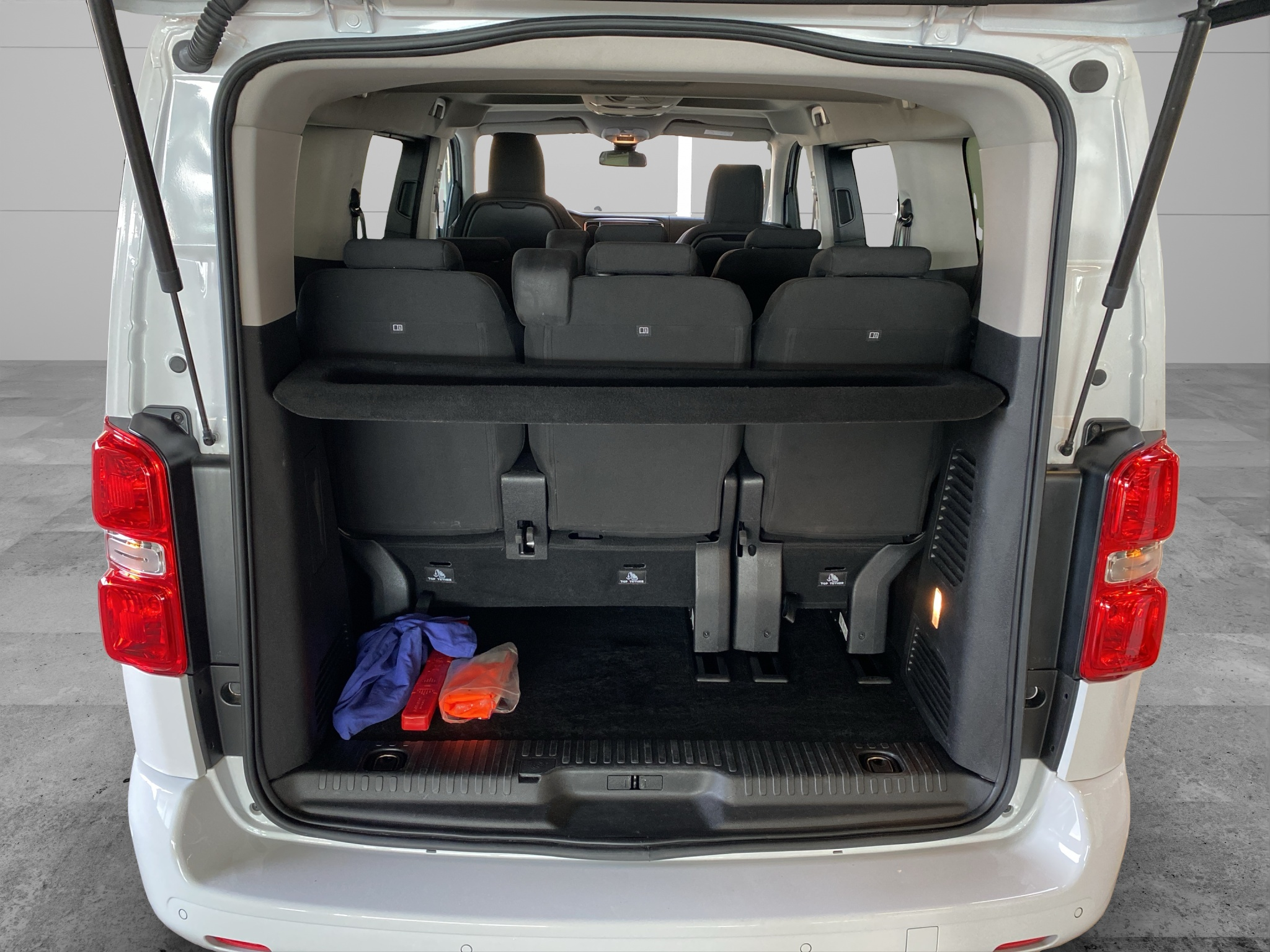 listing desktop thumbnail image 13