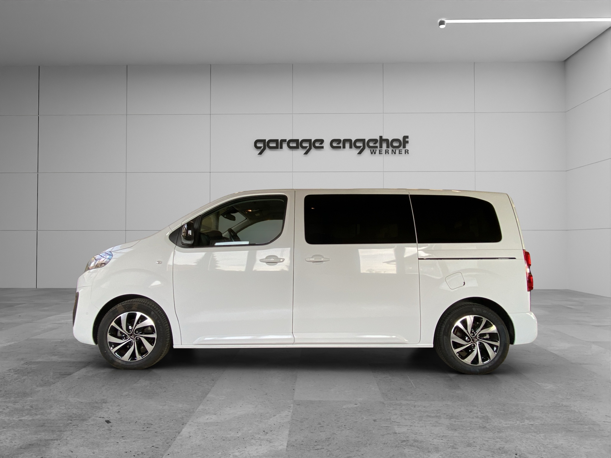 listing desktop thumbnail image 3